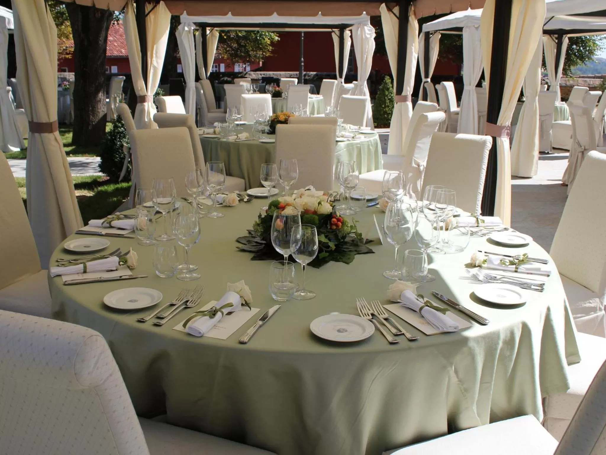 Restaurant/Places to Eat in Montaldo Castle & Resort
