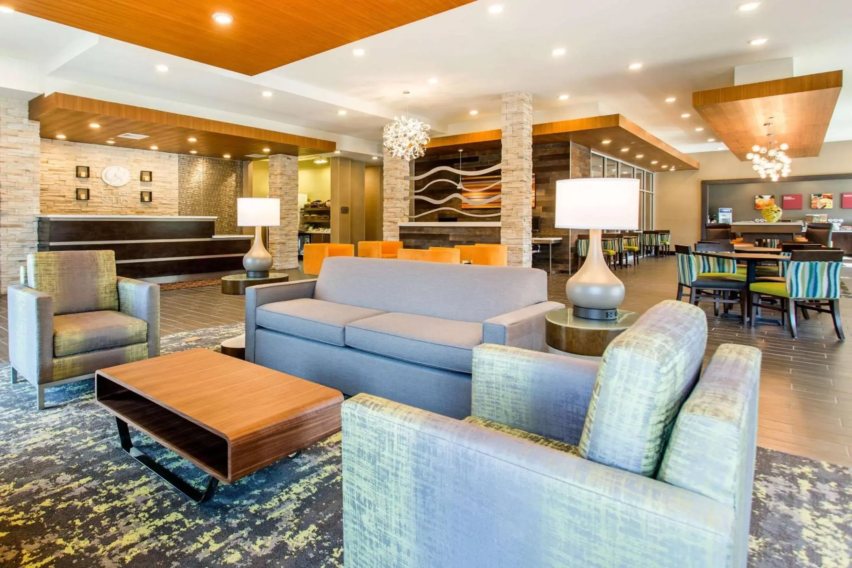 Lobby or reception, Lounge/Bar in Comfort Suites North Charleston - Ashley Phosphate