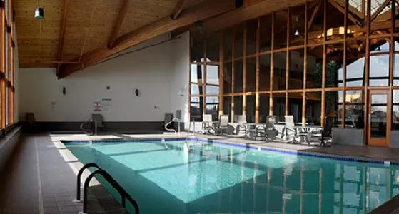 Swimming pool in C'mon Inn & Suites Fargo