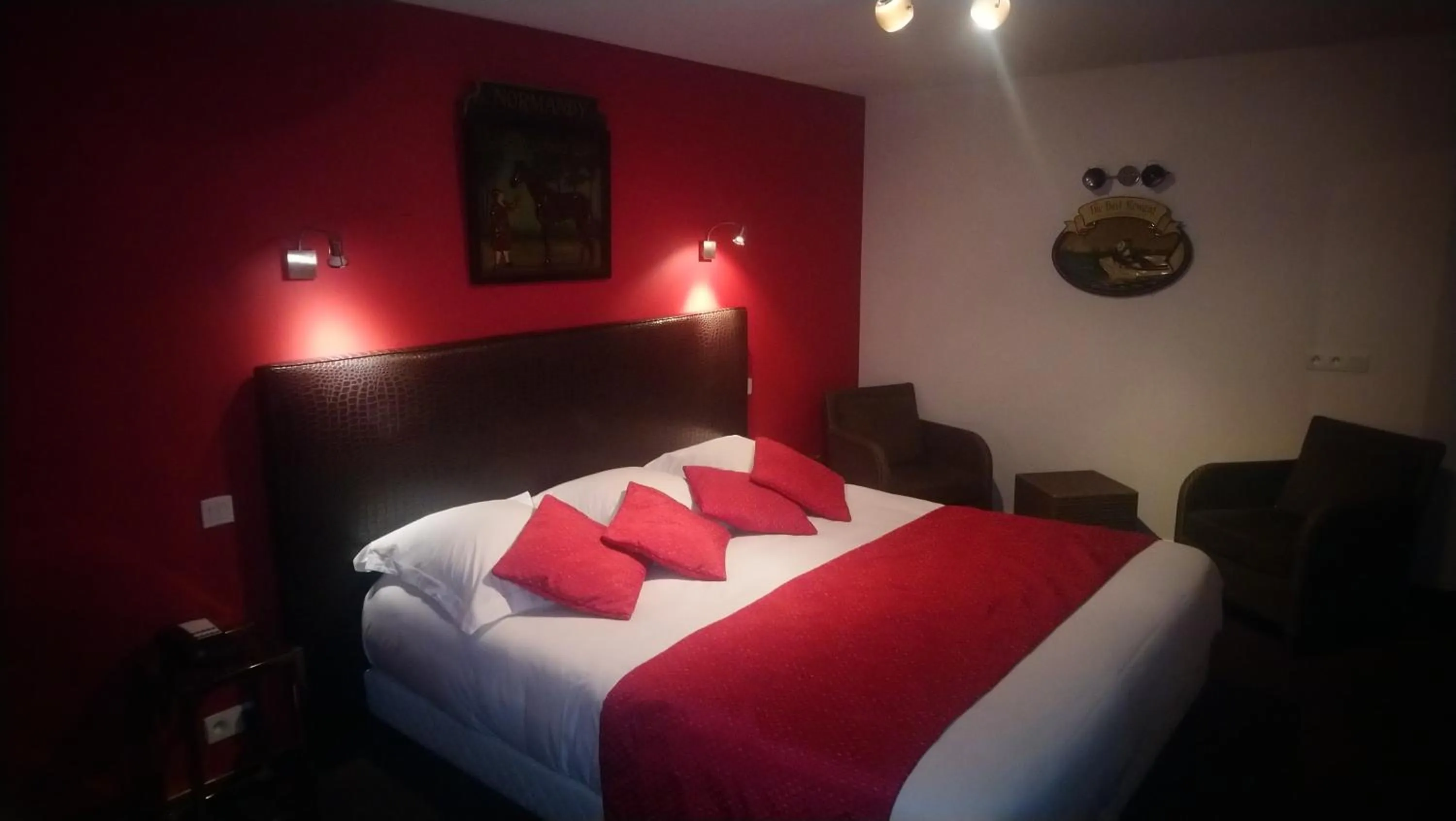 Bed in Hôtel de La Croix d'Or