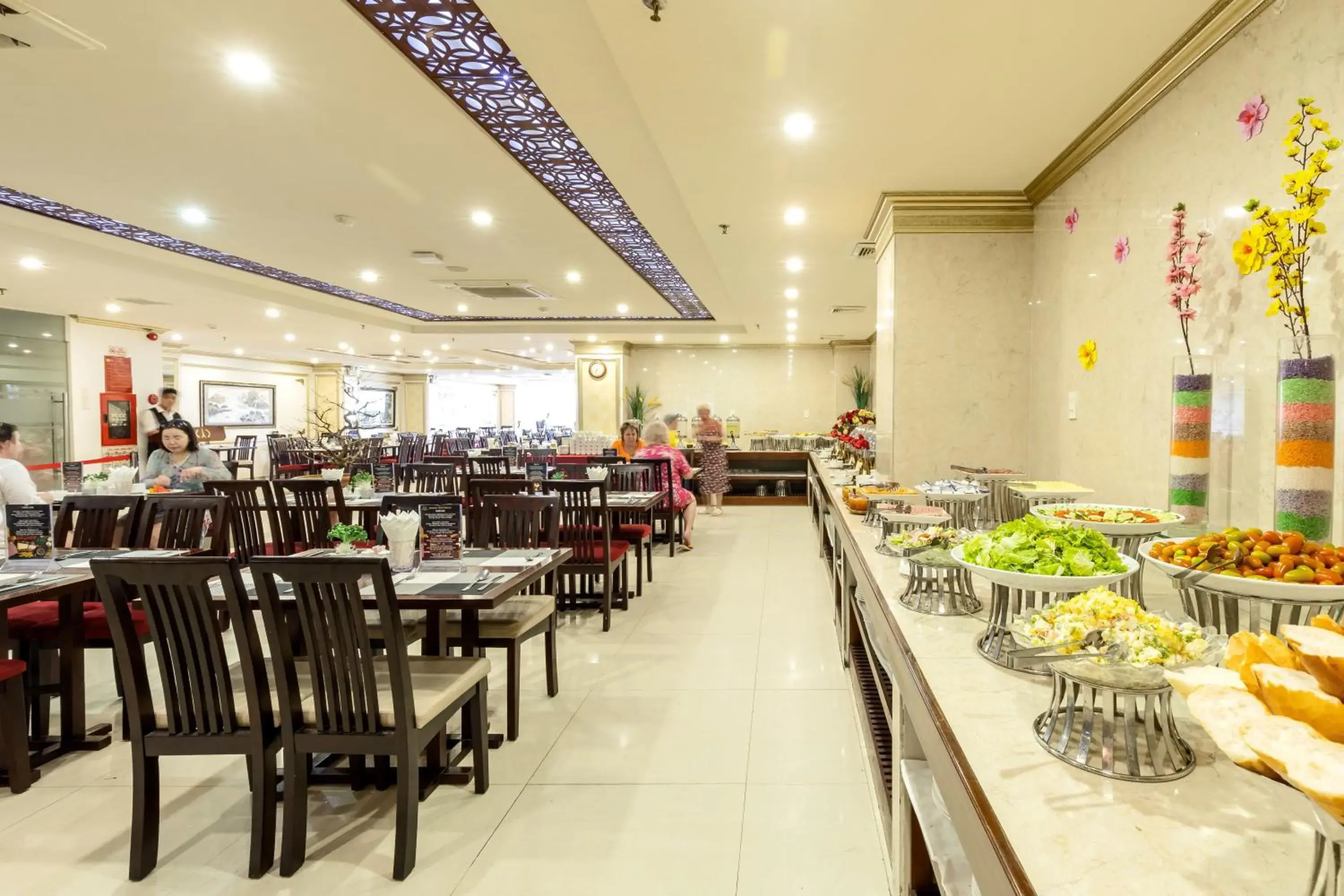 Restaurant/Places to Eat in Paris Nha Trang Hotel