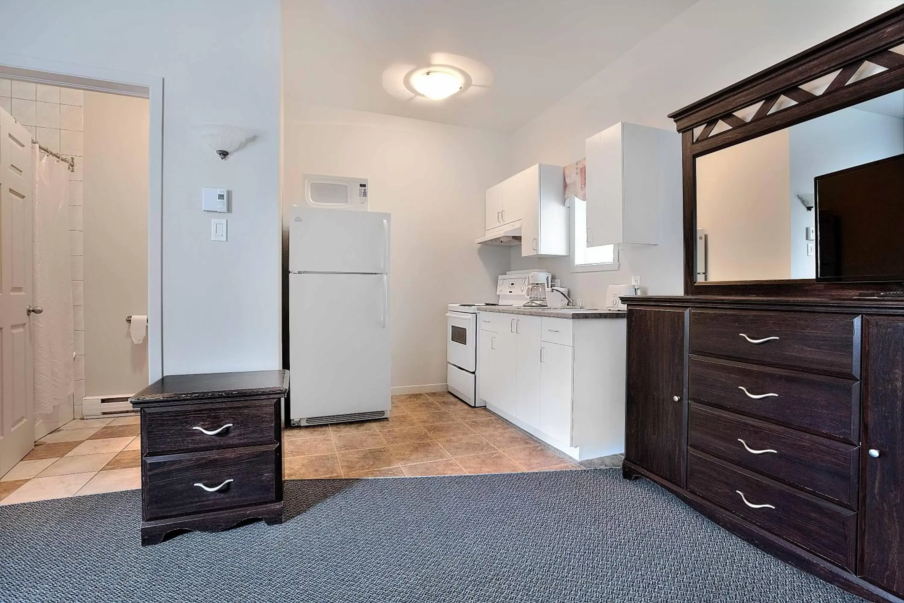 Dining area, Kitchen/Kitchenette in Motel et Camping Etchemin