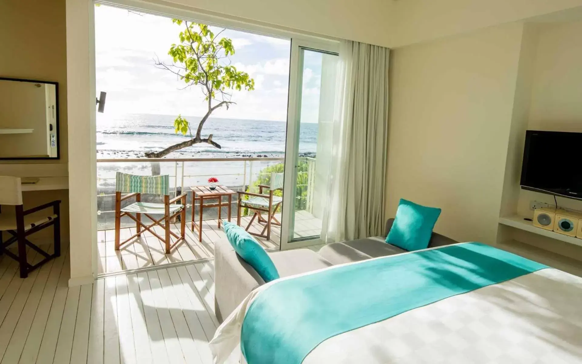 Bedroom in Holiday Inn Resort Kandooma Maldives - Kids Stay & Eat Free