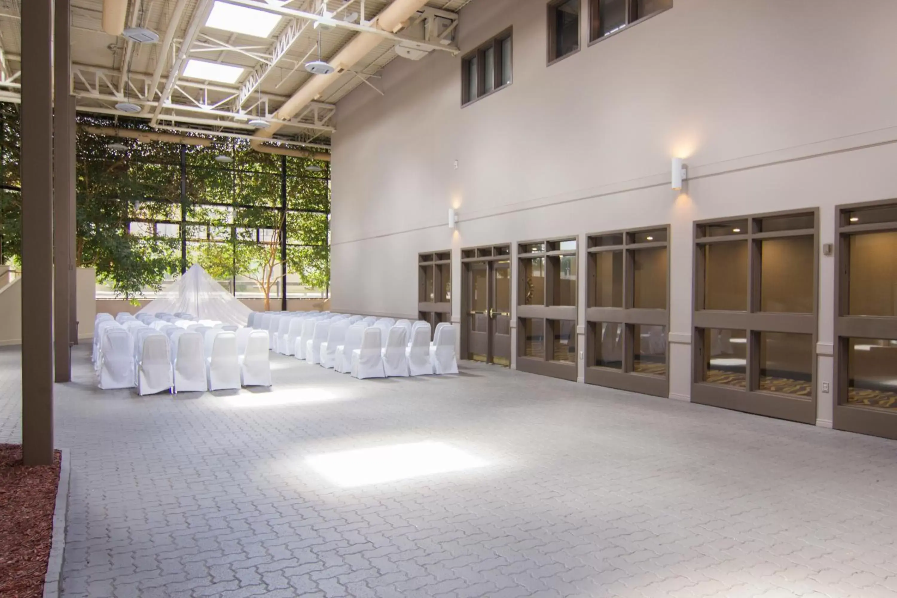 Meeting/conference room in Holiday Inn Sudbury, an IHG Hotel