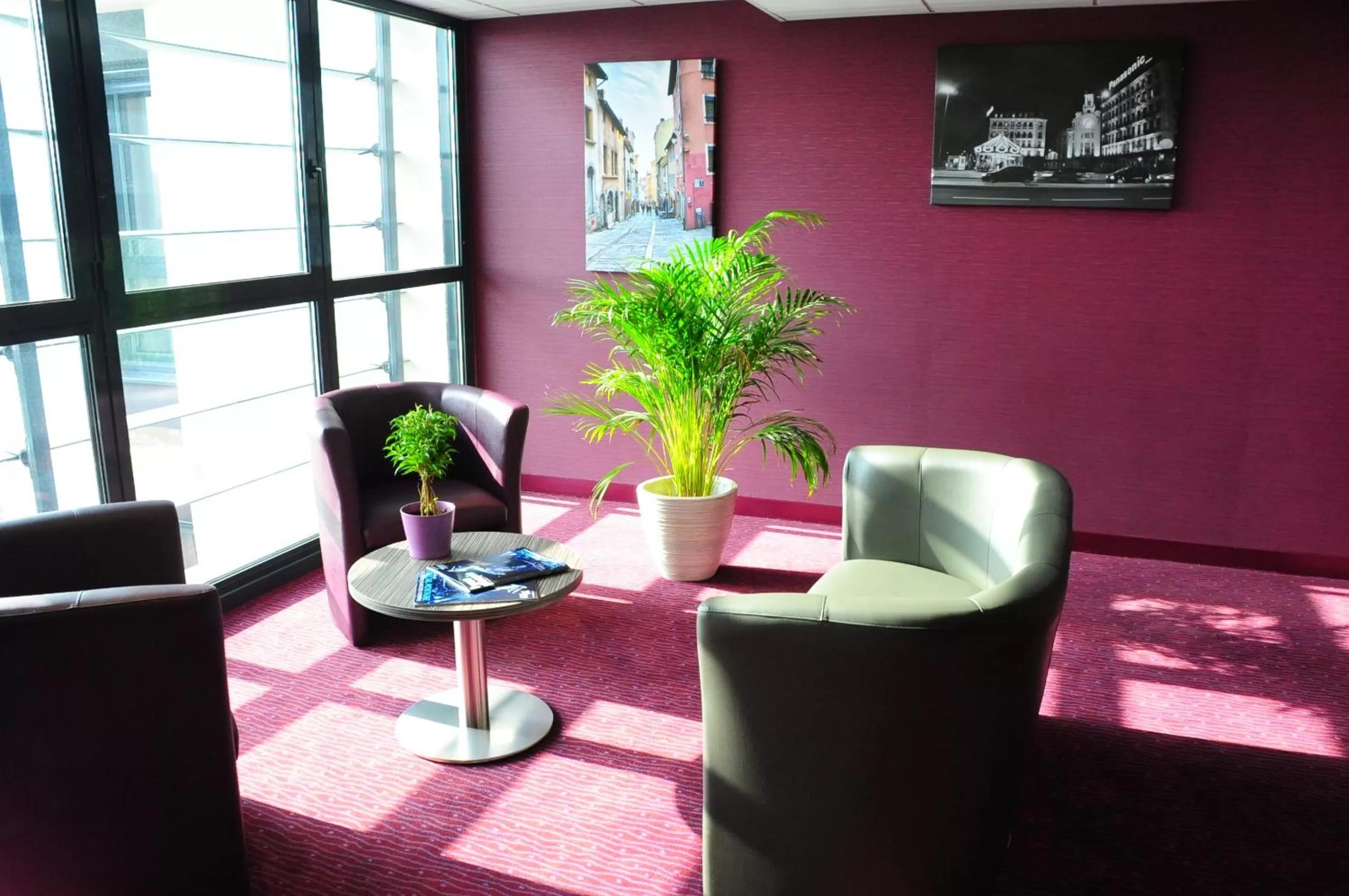 Lobby or reception in EastLodge Lyon Est Eurexpo