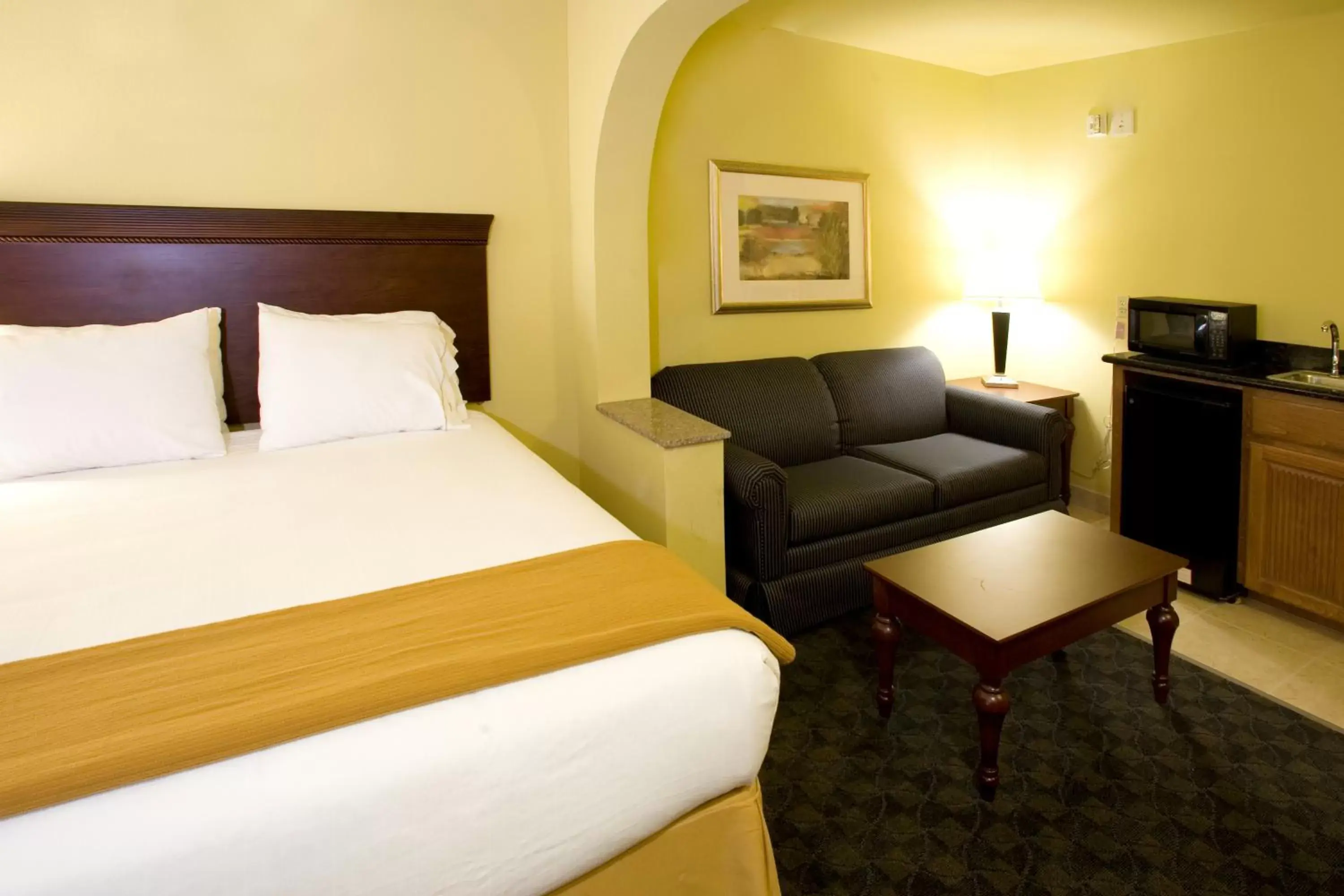 Bed in Holiday Inn Express & Suites, Corpus Christi NW, Calallen, an IHG Hotel