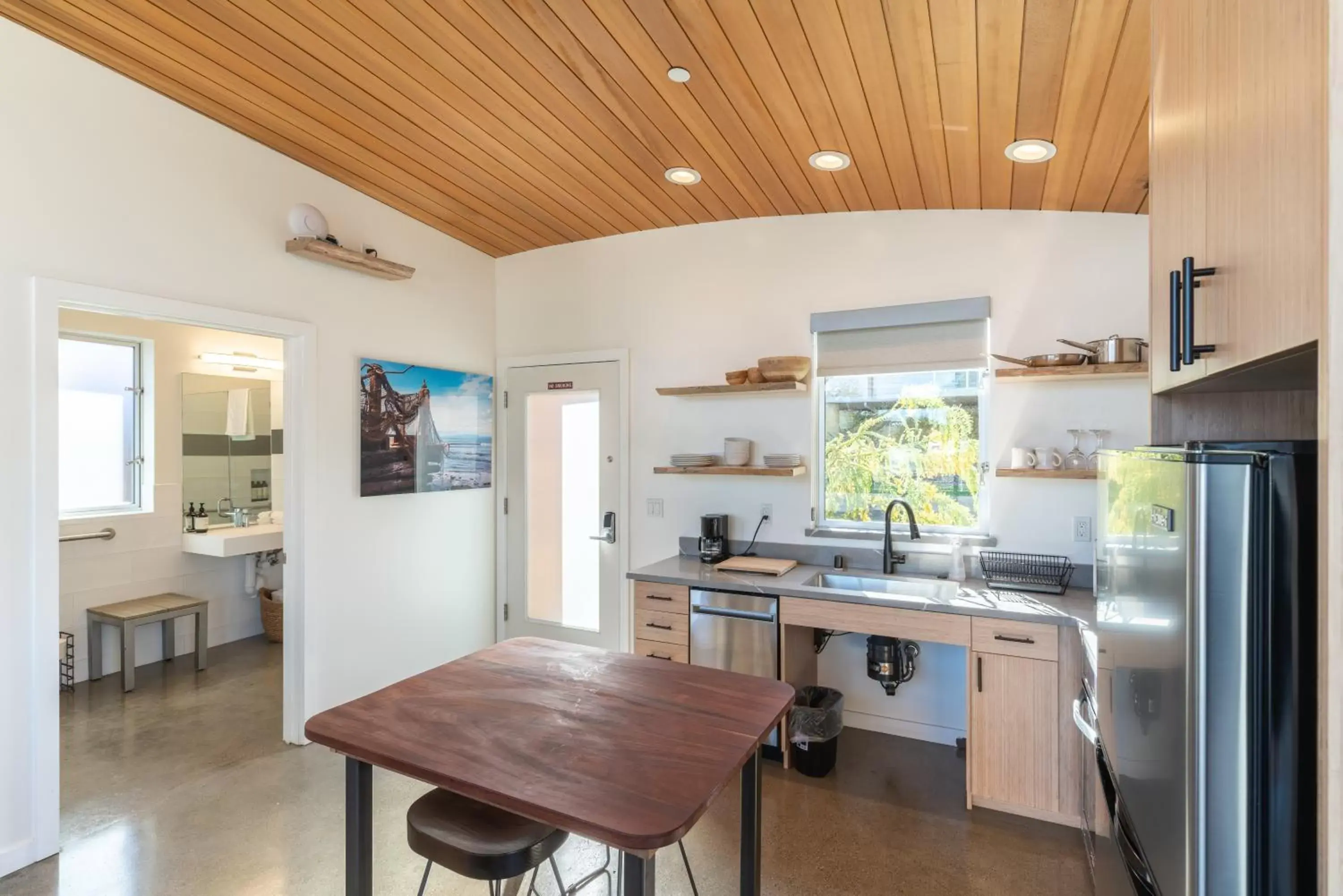 Kitchen/Kitchenette in Anchor Inn Pacifica