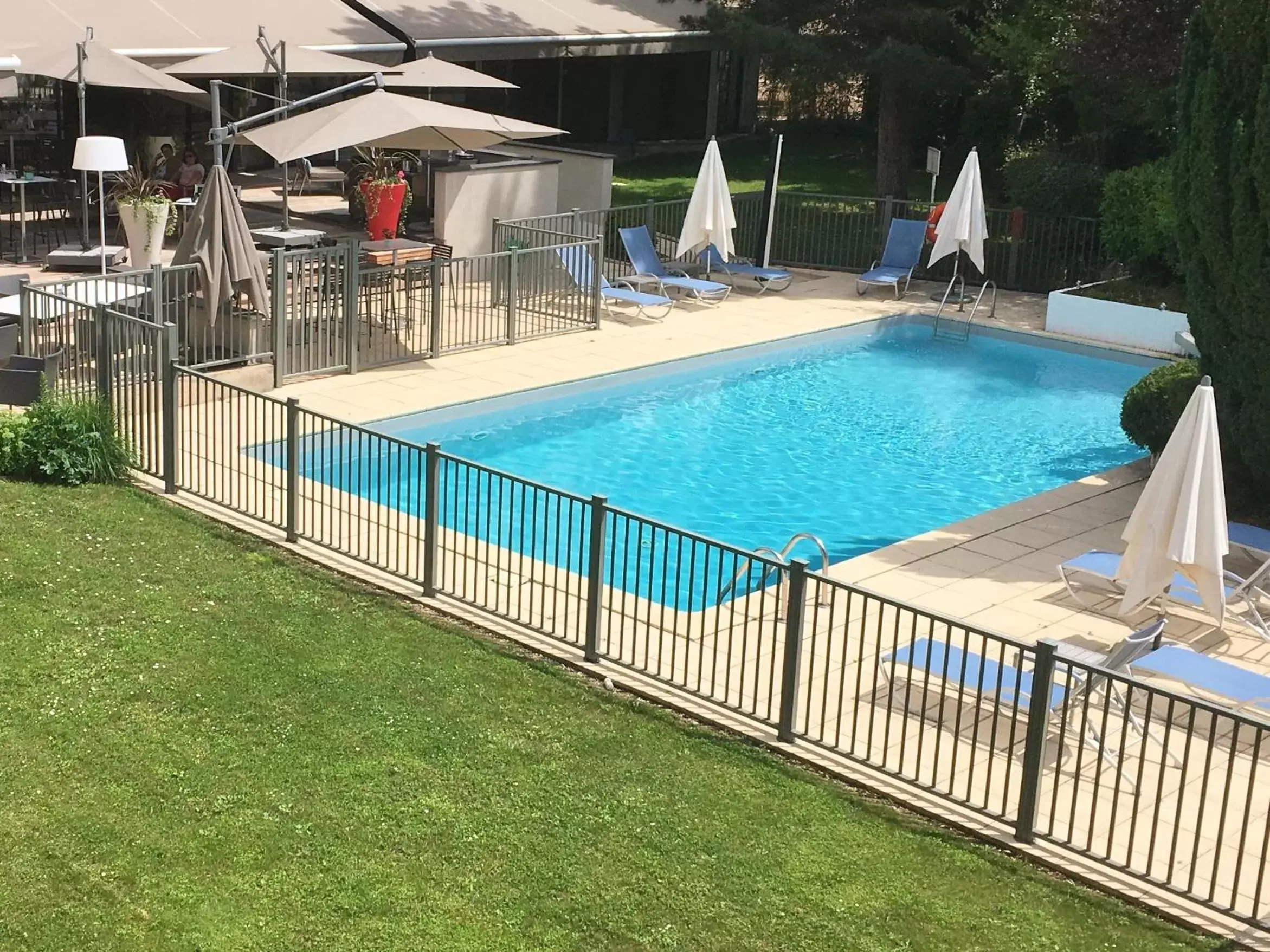 Swimming Pool in Mercure Dijon Centre Clemenceau