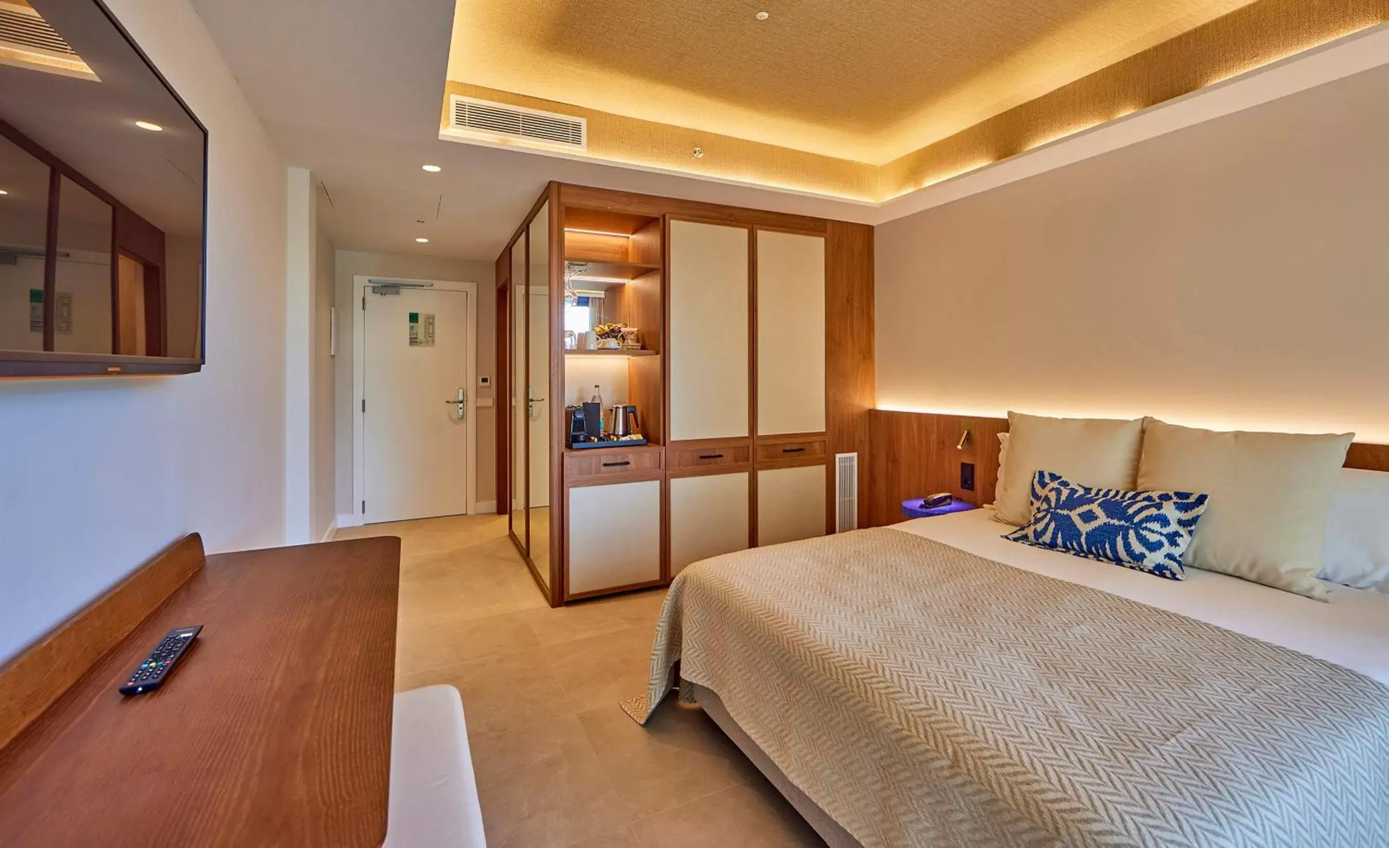 Photo of the whole room, Bed in Universal Grand León & Spa Photo of the whole room, Bed in Universal Grand León & Spa