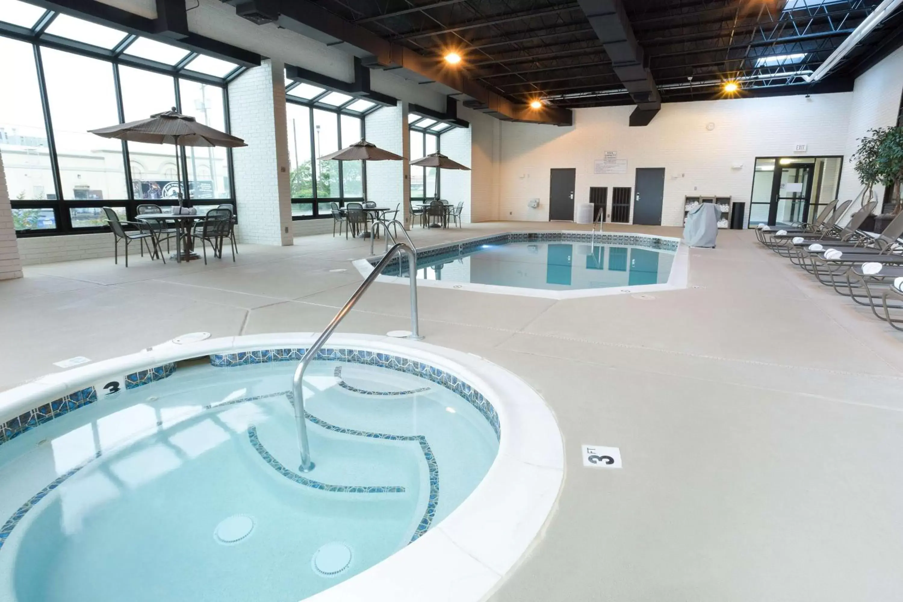 Activities, Swimming Pool in Drury Inn & Suites Joplin