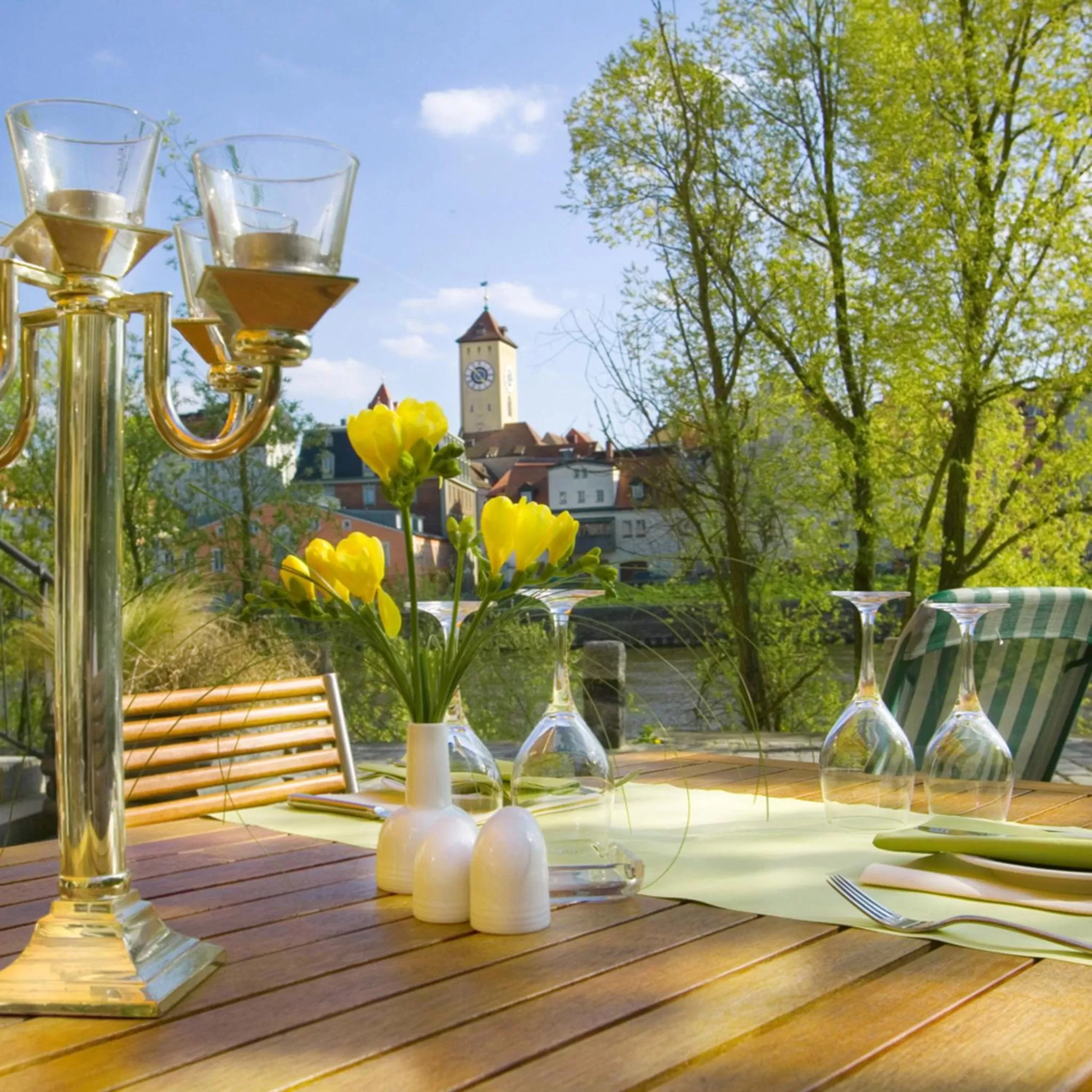 Restaurant/places to eat in SORAT Insel-Hotel Regensburg