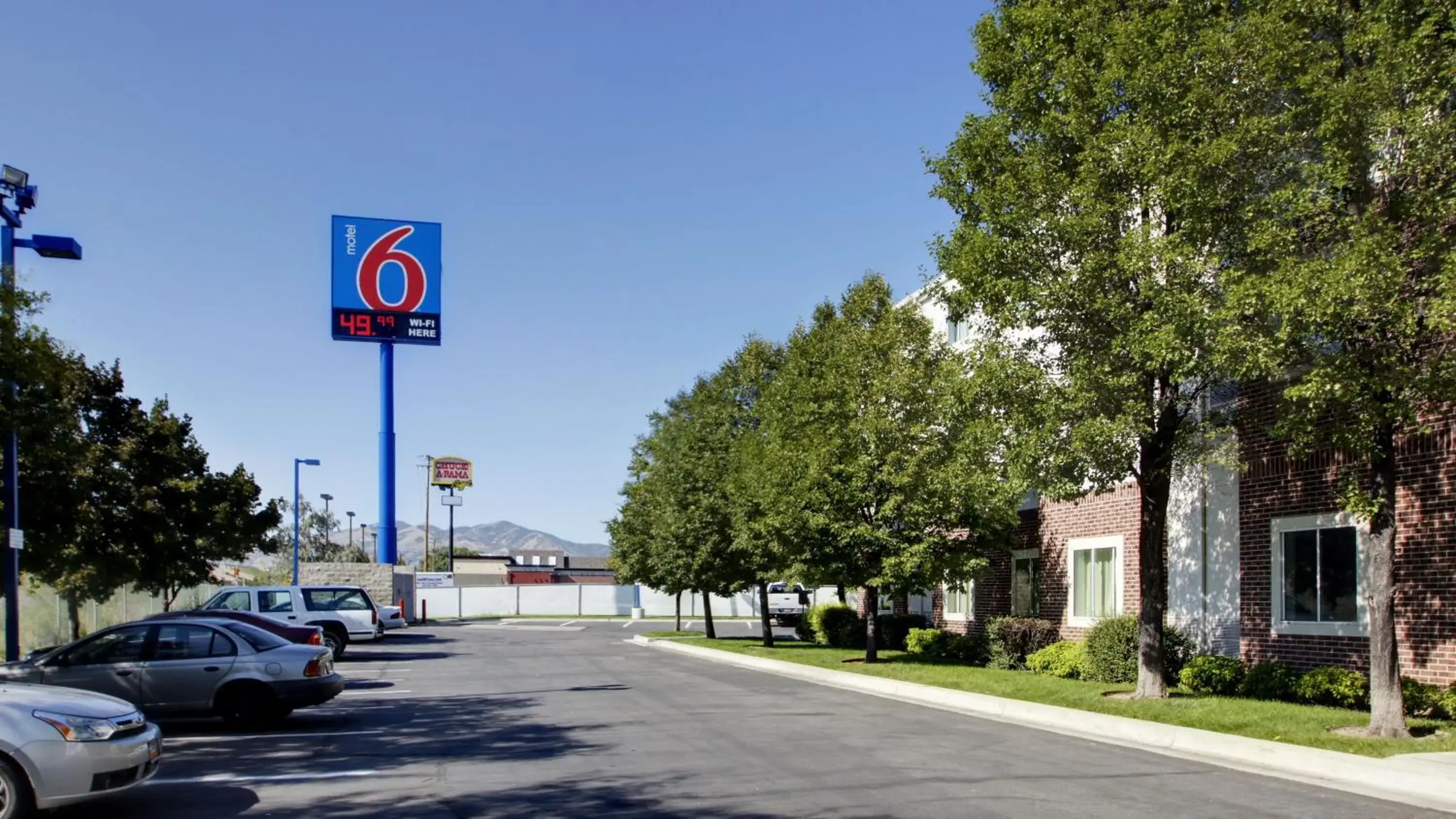 Facade/entrance in Motel 6 Lehi, UT - Thanksgiving Point