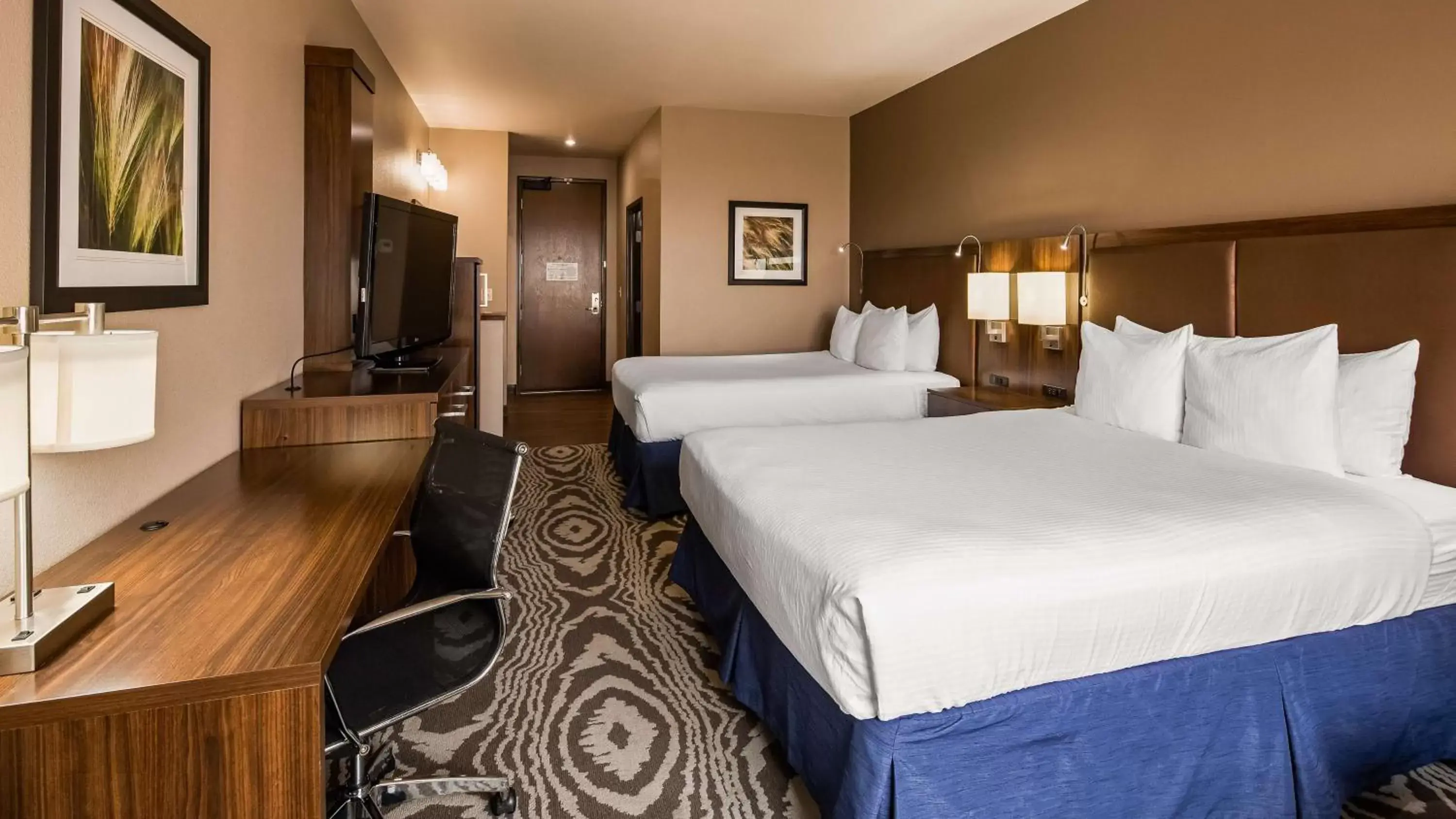 Photo of the whole room, Bed in Best Western Plus Williston Hotel & Suites