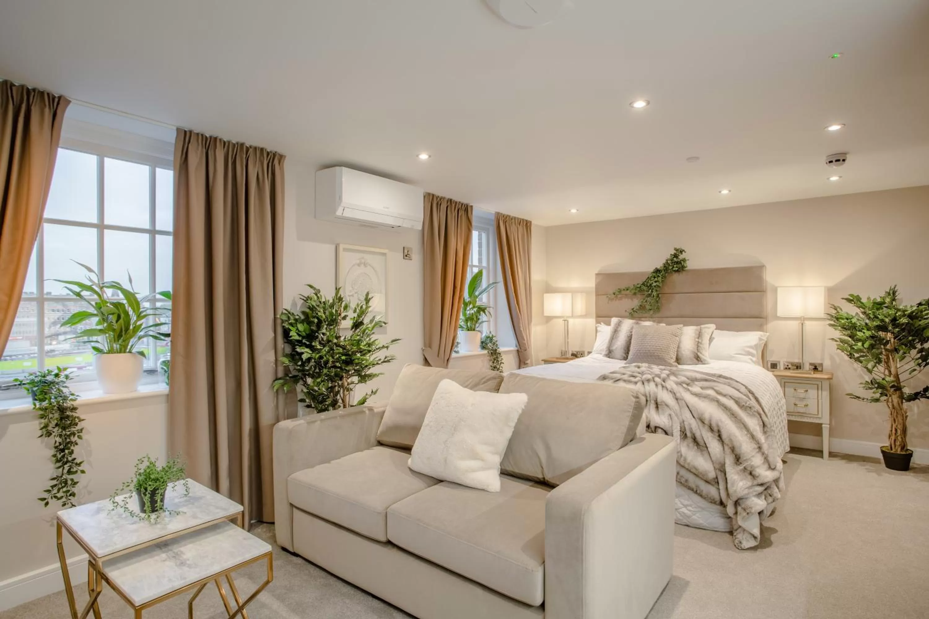 Seating area, Bed in Heritage Mews Nottingham