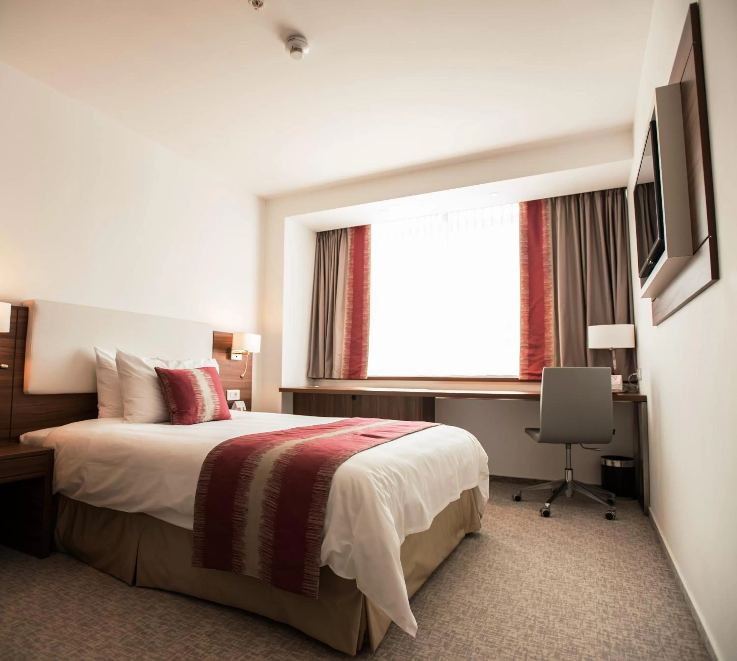 Photo of the whole room, Bed in Ramada Plaza Craiova