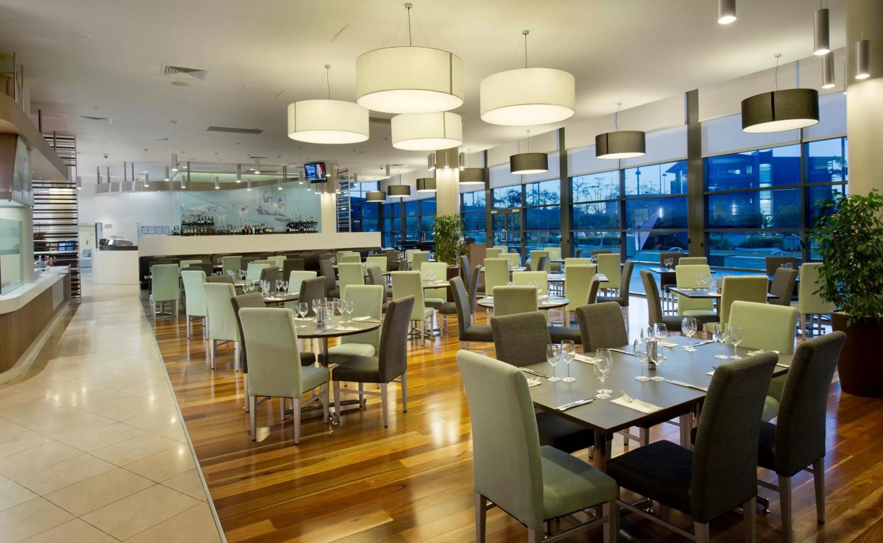 Restaurant/places to eat in Novotel Brisbane Airport