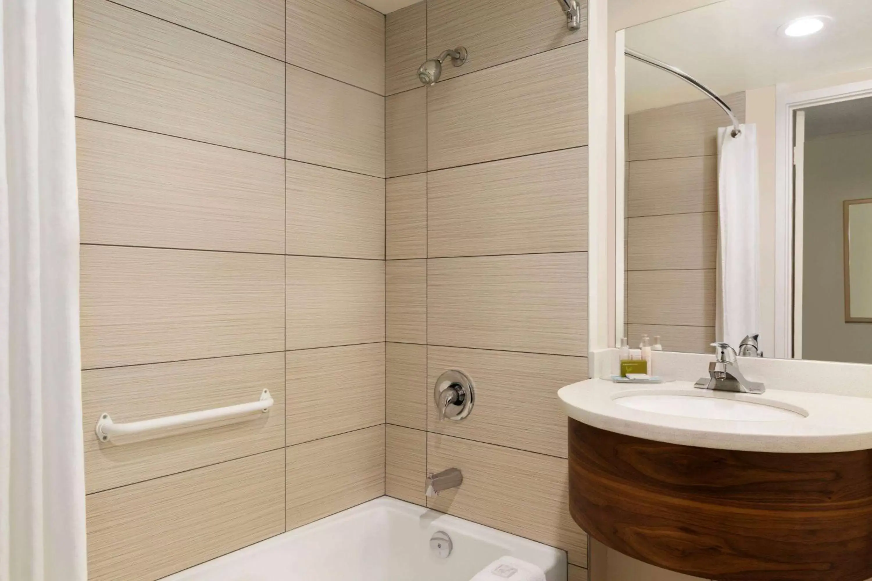 TV and multimedia, Bathroom in Days Inn by Wyndham Victoria Airport Sidney