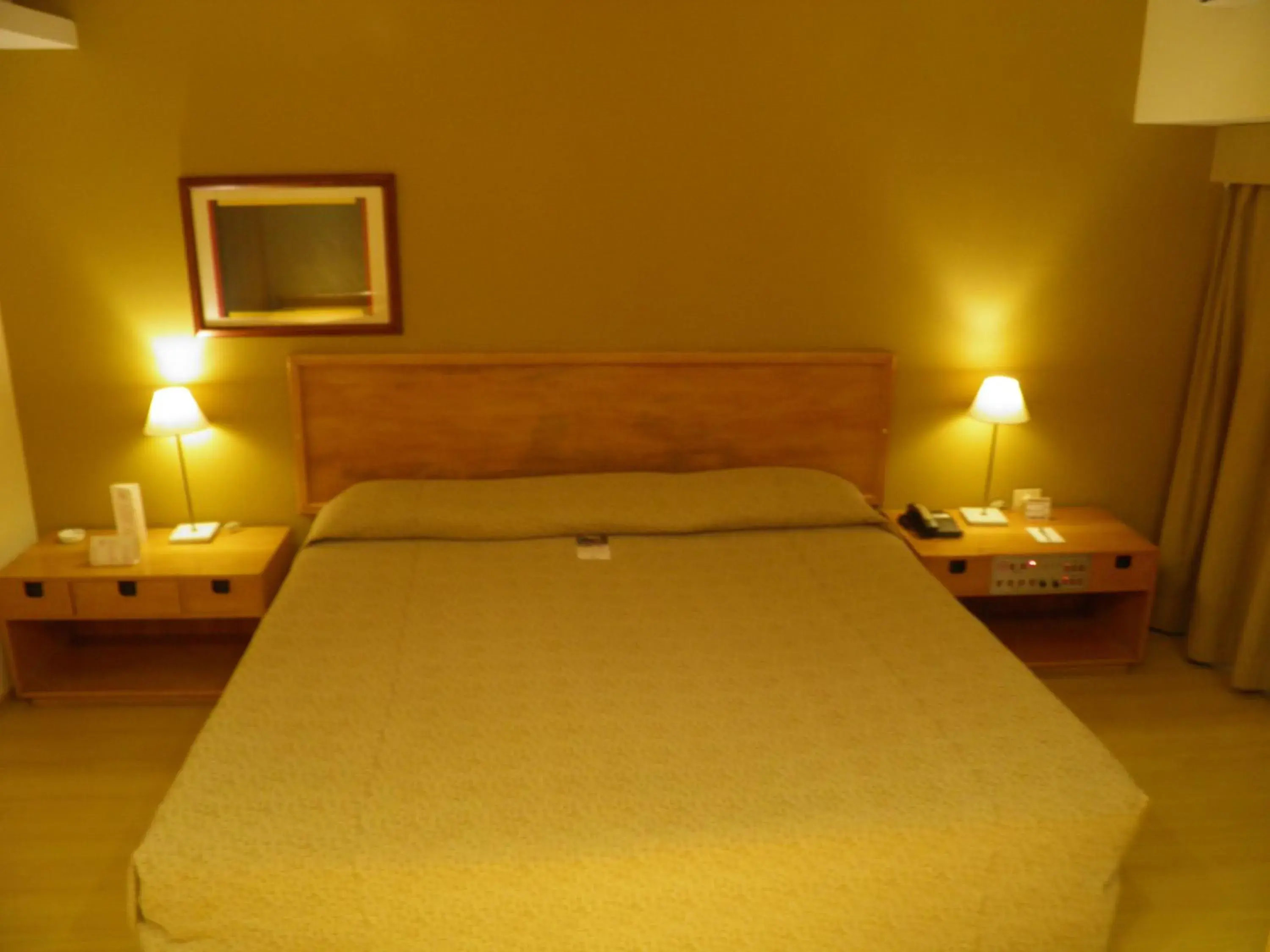 Photo of the whole room, Bed in South American Copacabana Hotel