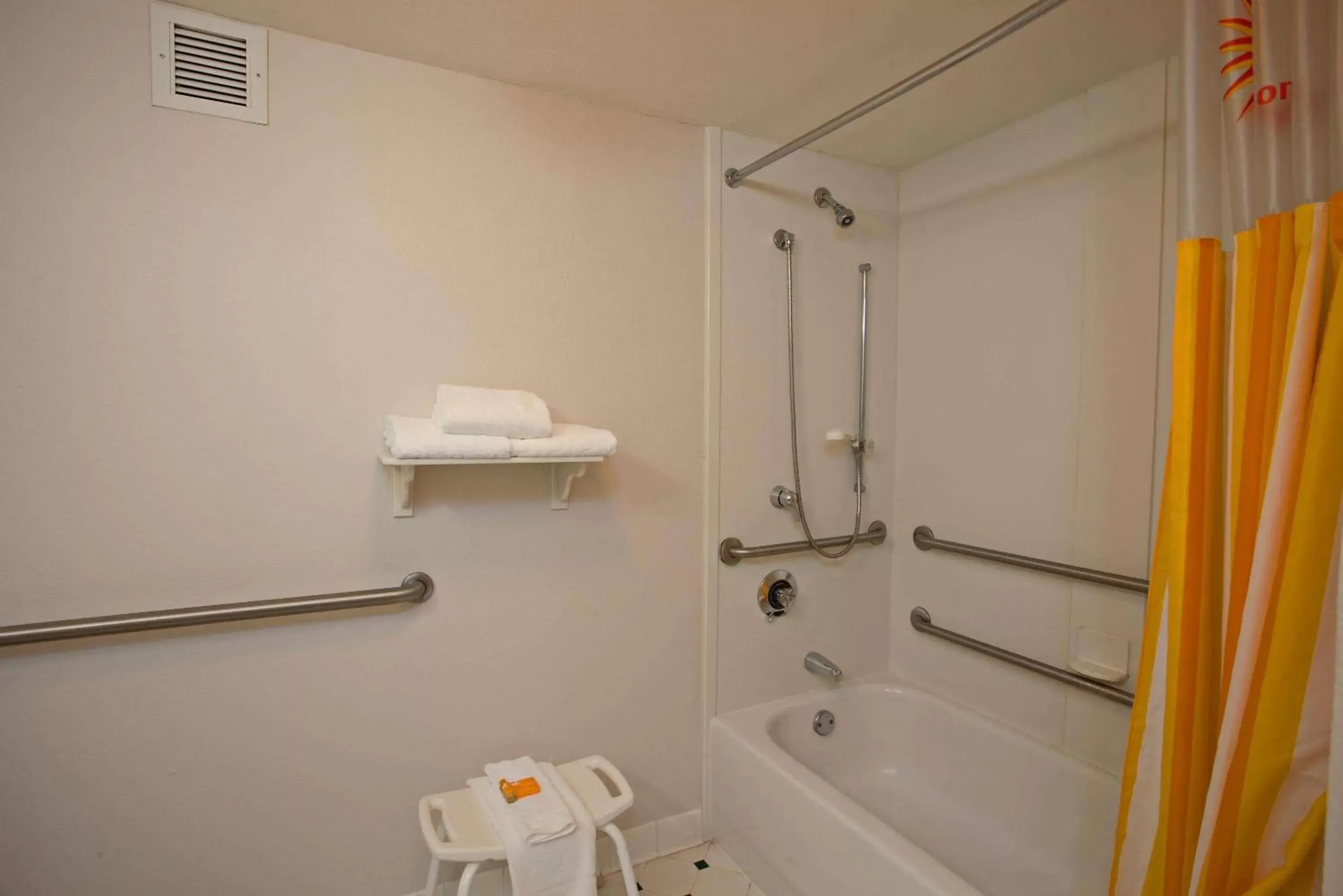 King Room - Mobility Access/Non-Smoking in La Quinta by Wyndham Greensboro NC