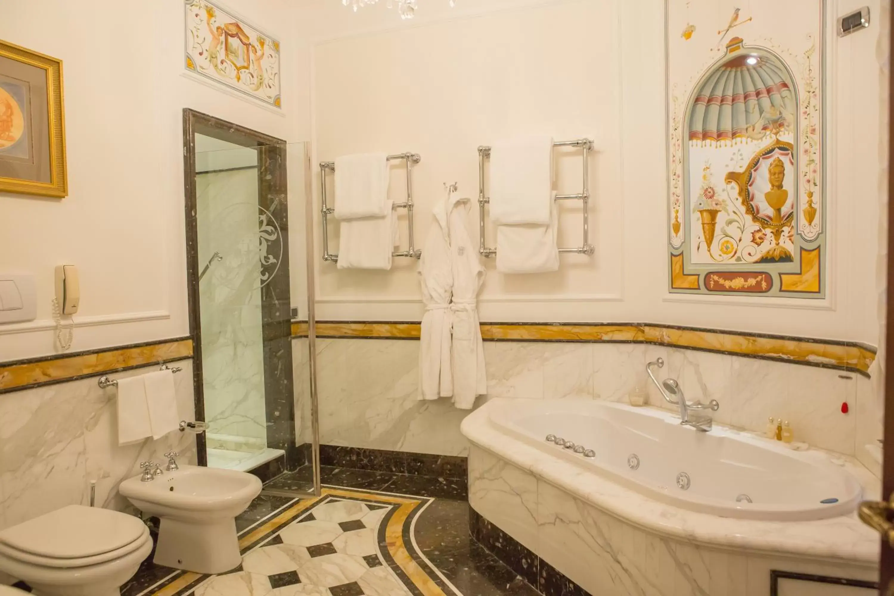 Hot Tub, Bathroom in Grand Hotel Majestic gia' Baglioni