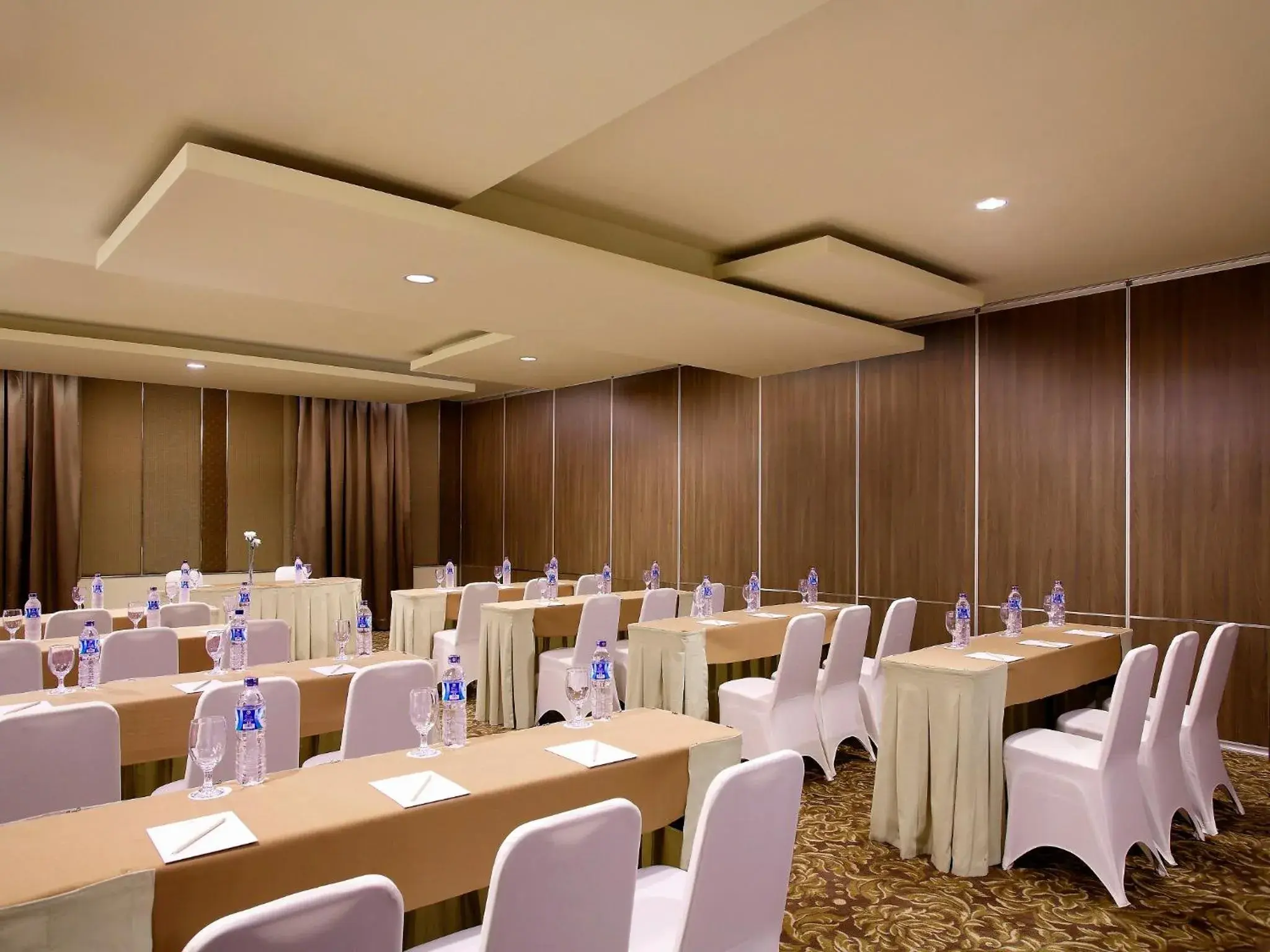 Business facilities in Hotel Santika Depok