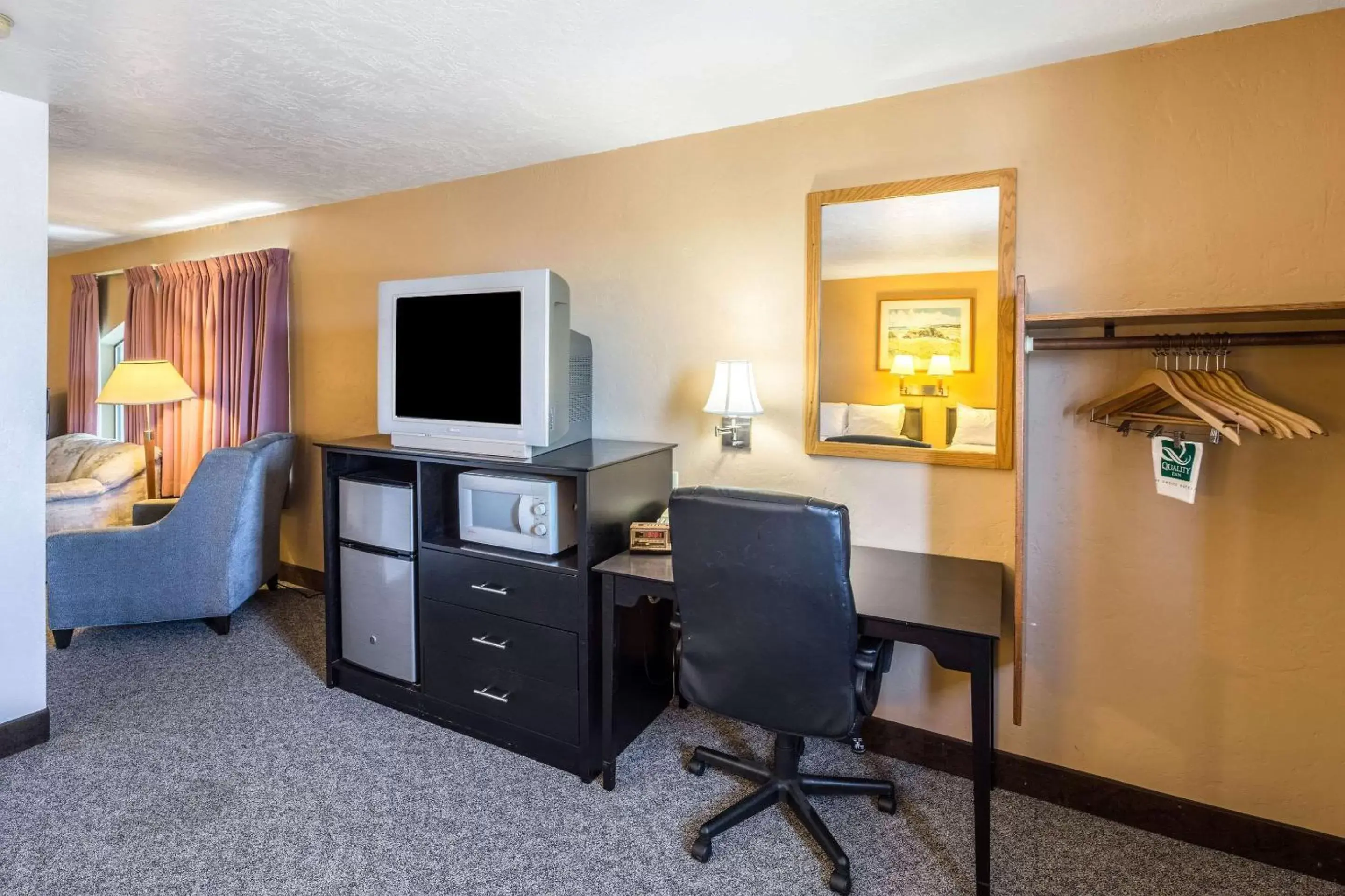 Photo of the whole room, TV/Entertainment Center in Quality Inn Moses Lake