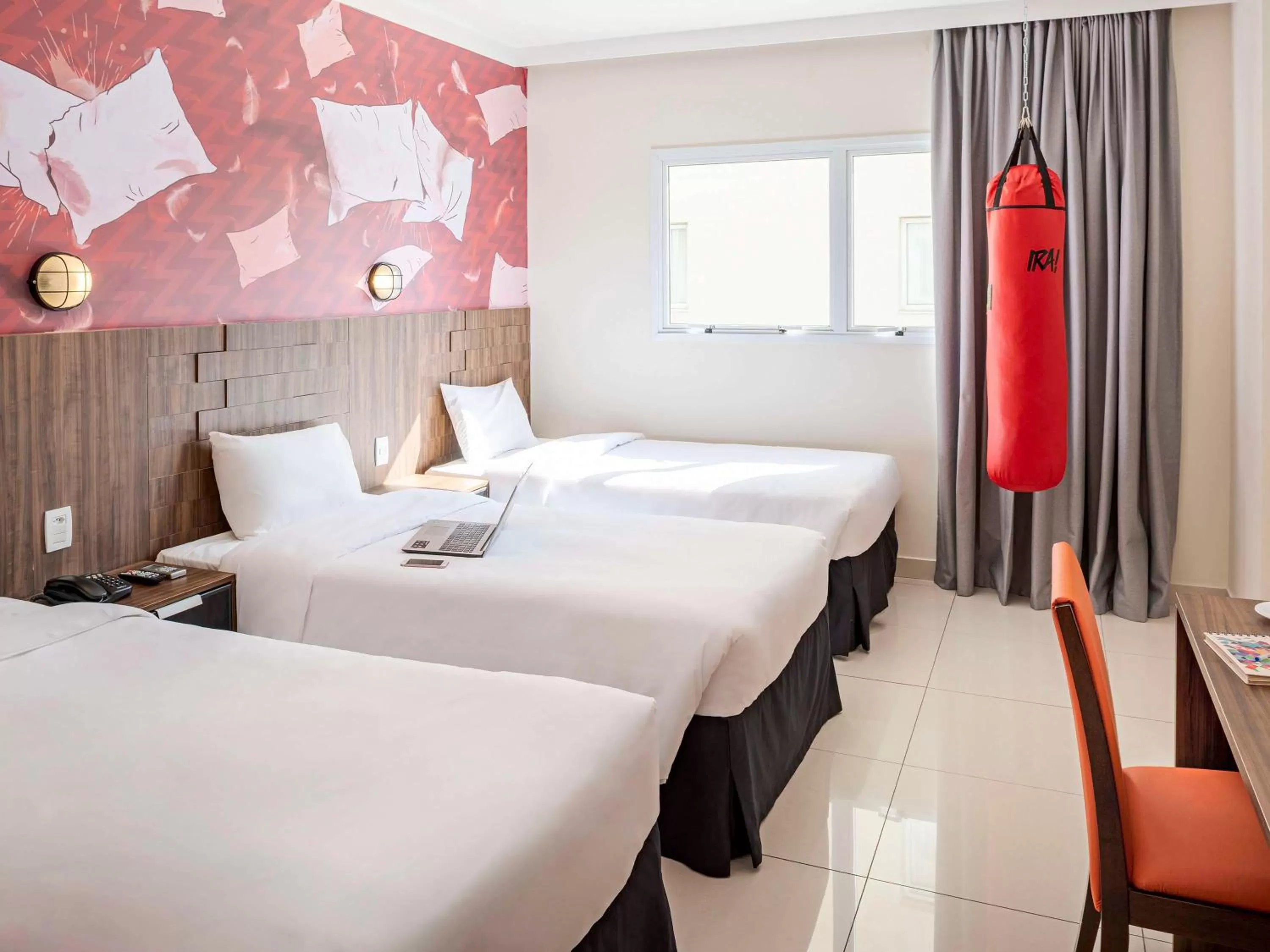 Luxury Suite with One Double and Twin Beds in Hotel Cassino Tower Piracicaba by Nacional Inn