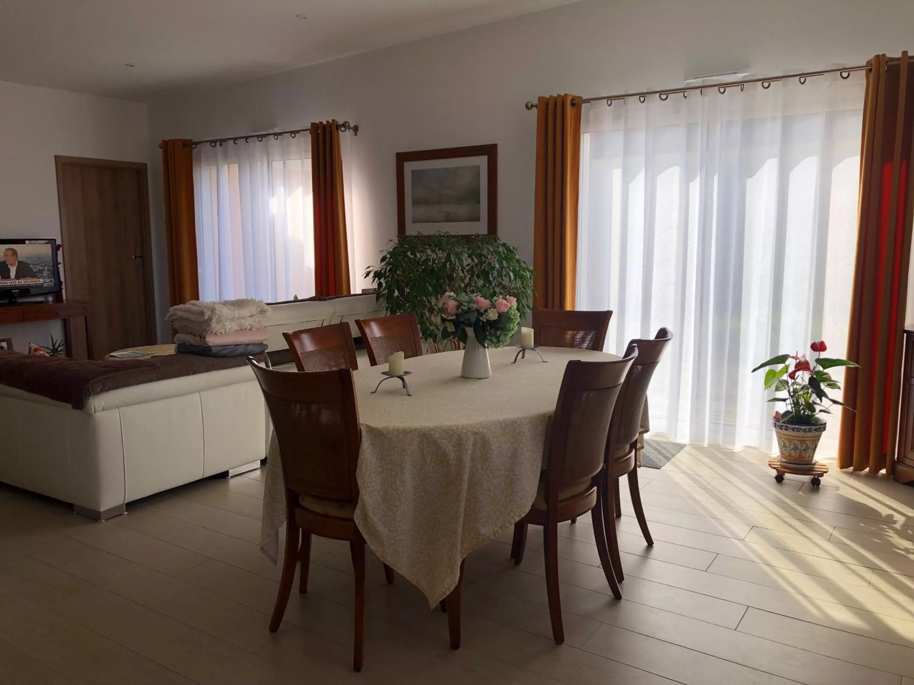 Living room, Dining Area in Chez Yolande