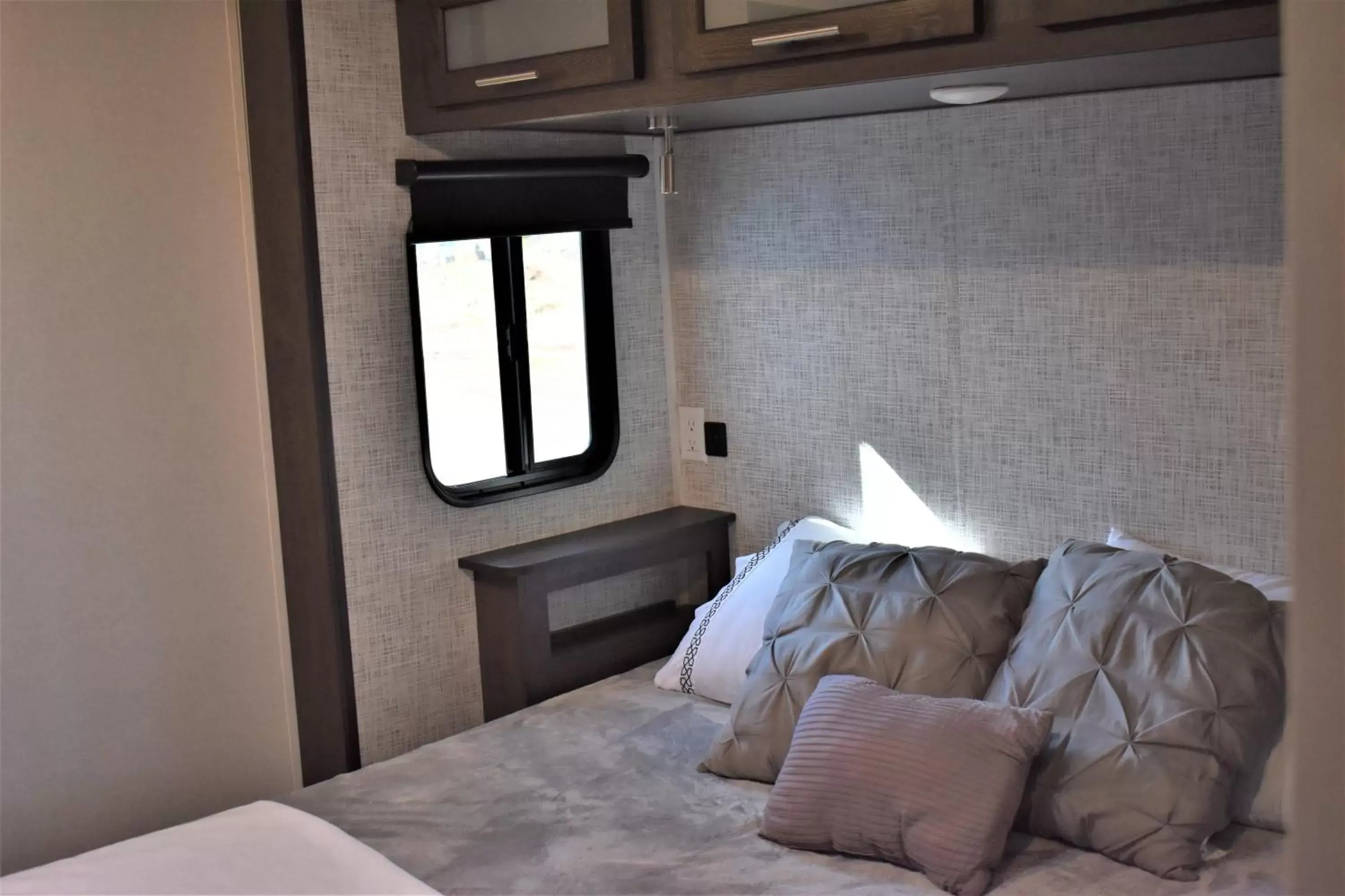 Photo of the whole room, Bed in Grand Canyon RV Glamping