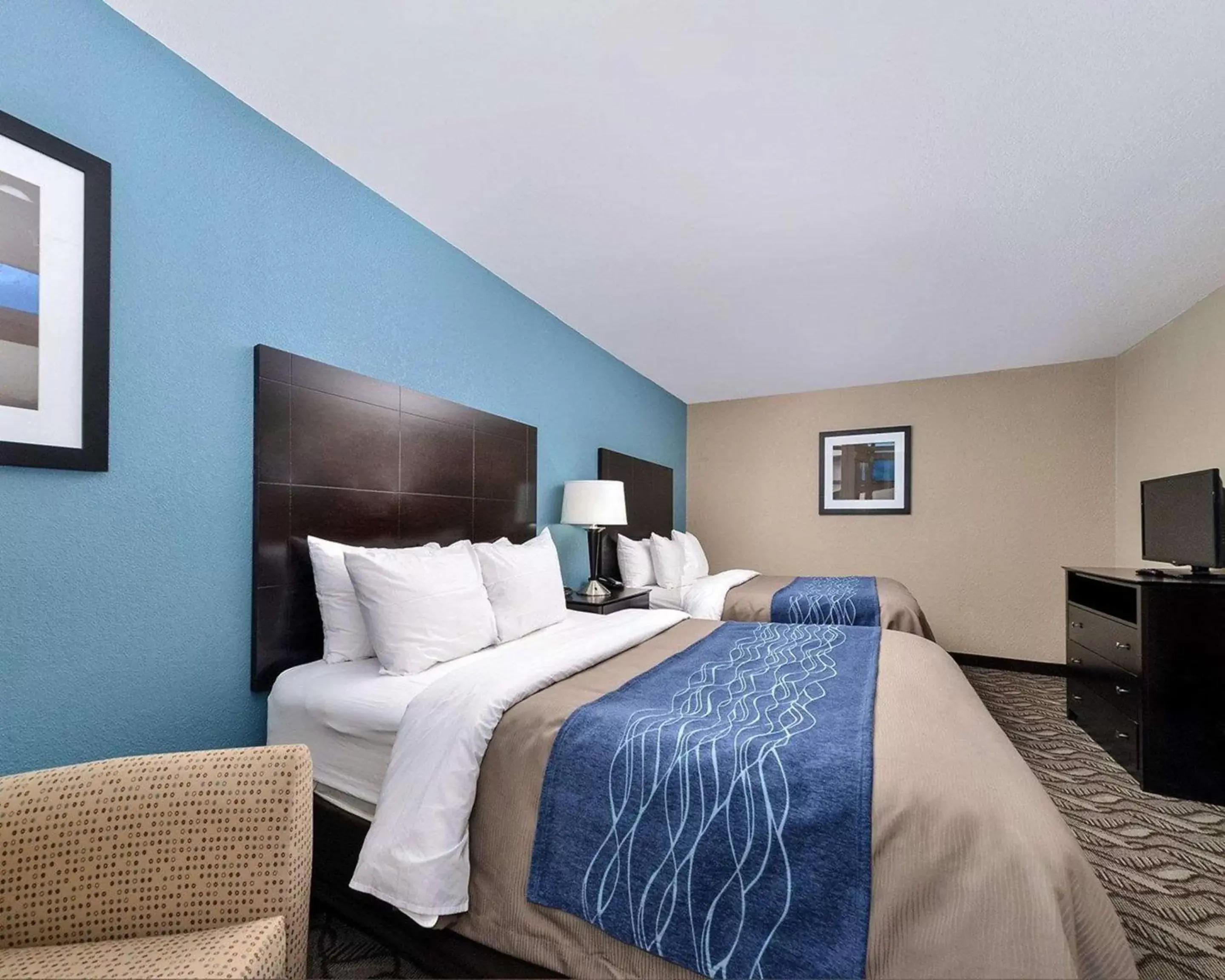 Photo of the whole room, Bed in Comfort Inn & Suites Springfield I-55