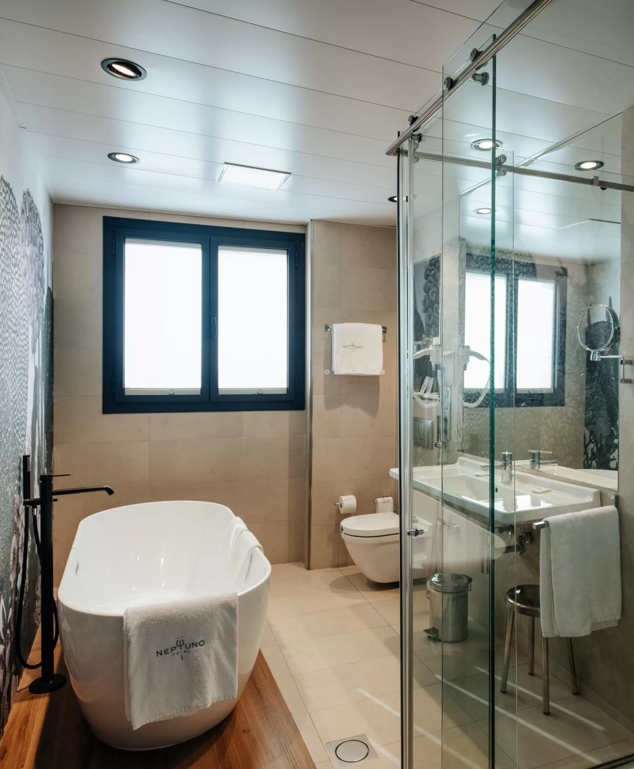 Bathroom in Hotel Neptuno Playa & Spa