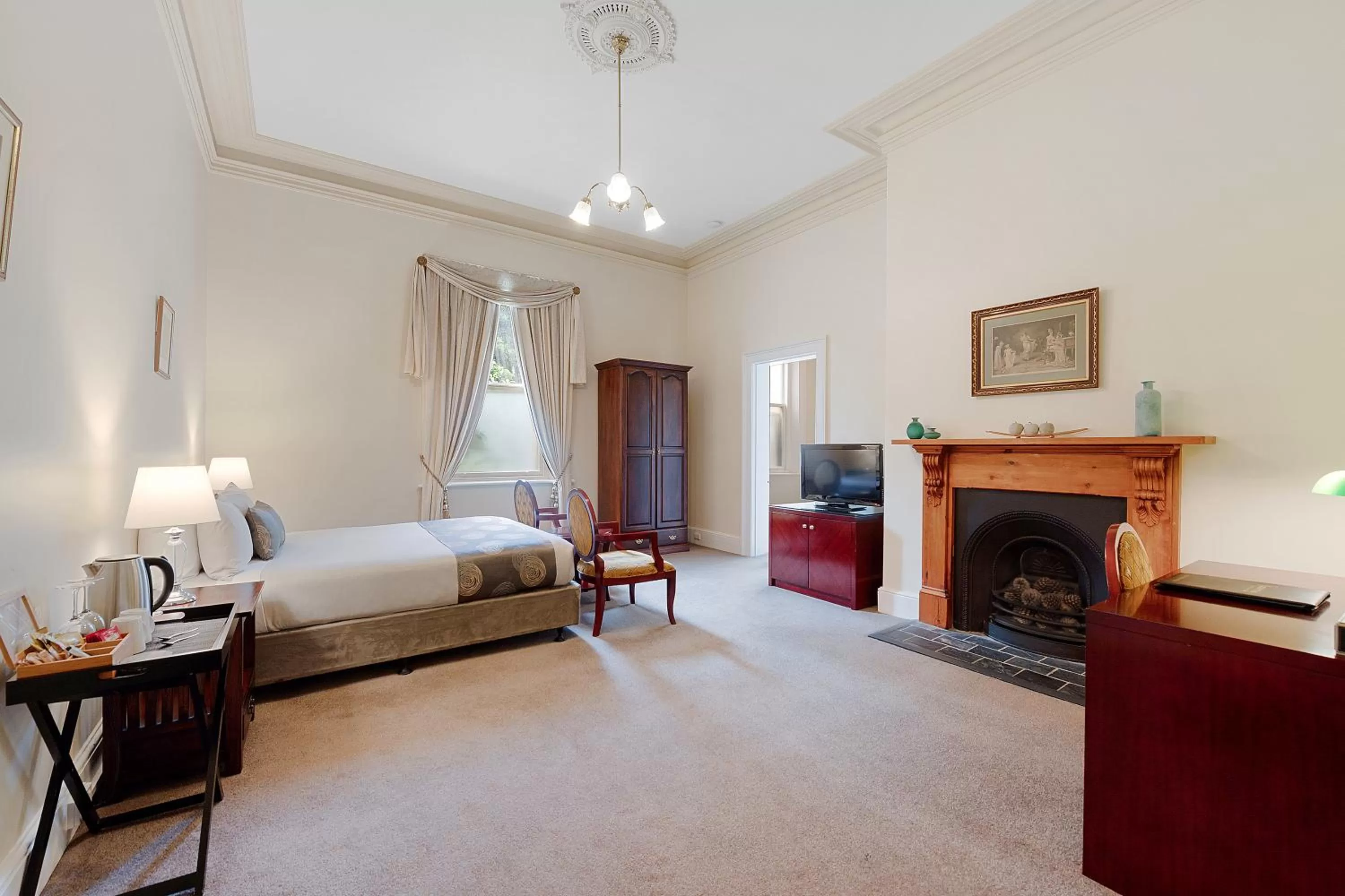 Photo of the whole room, Bed in Waratah On York
