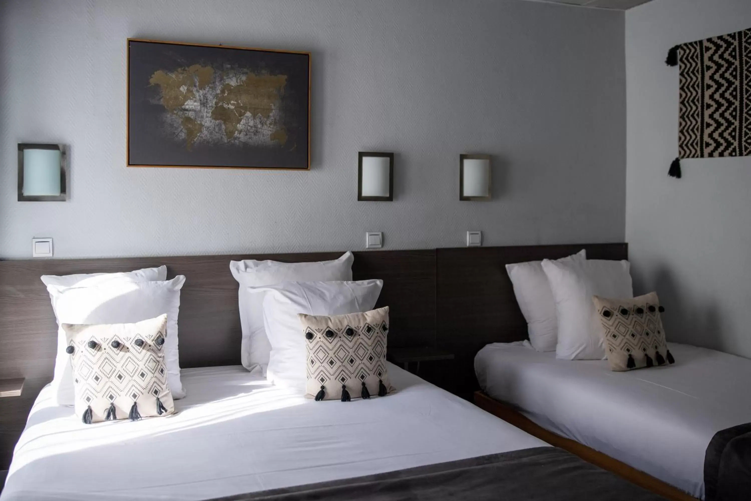 Bedroom, Bed in Hotel de Normandie