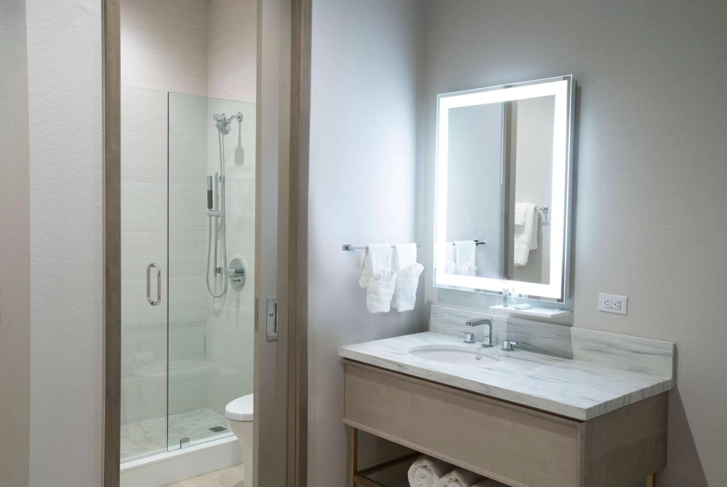 Photo of the whole room in Wyndham Garden at Niagara Falls