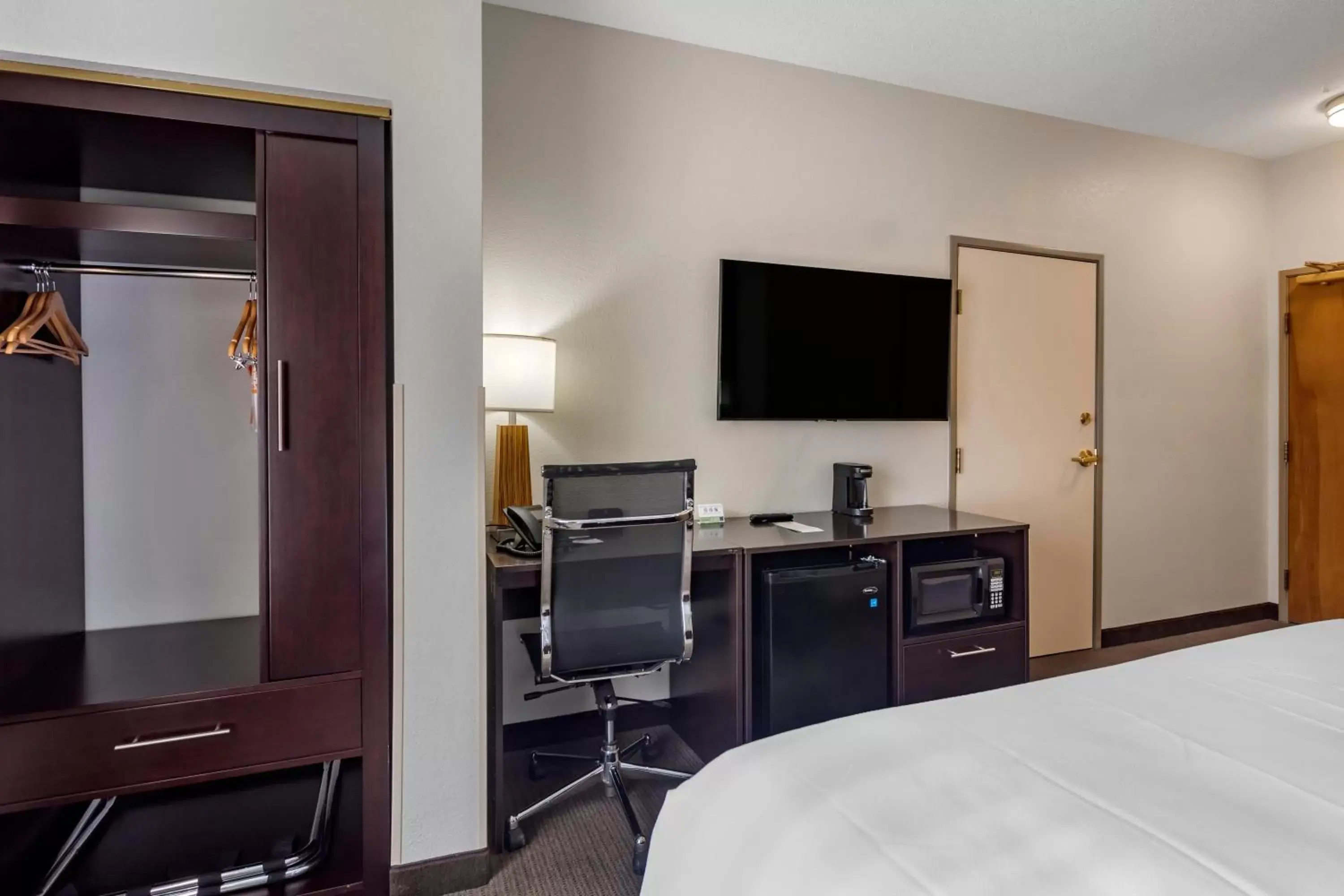 TV and multimedia, TV/Entertainment Center in Sleep Inn & Suites Lebanon - Nashville Area