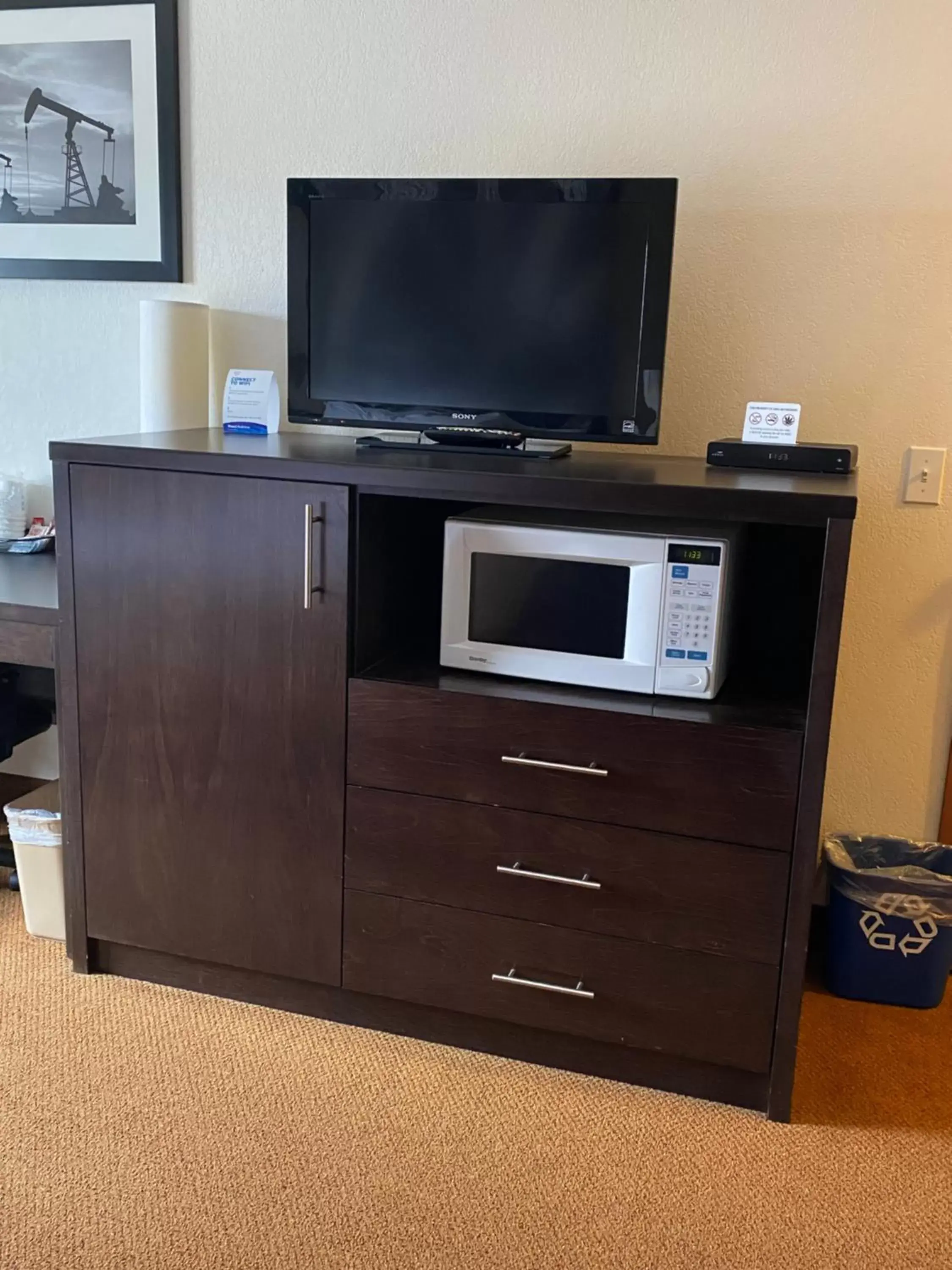 TV/Entertainment Center in Super 8 by Wyndham Vermilion AB