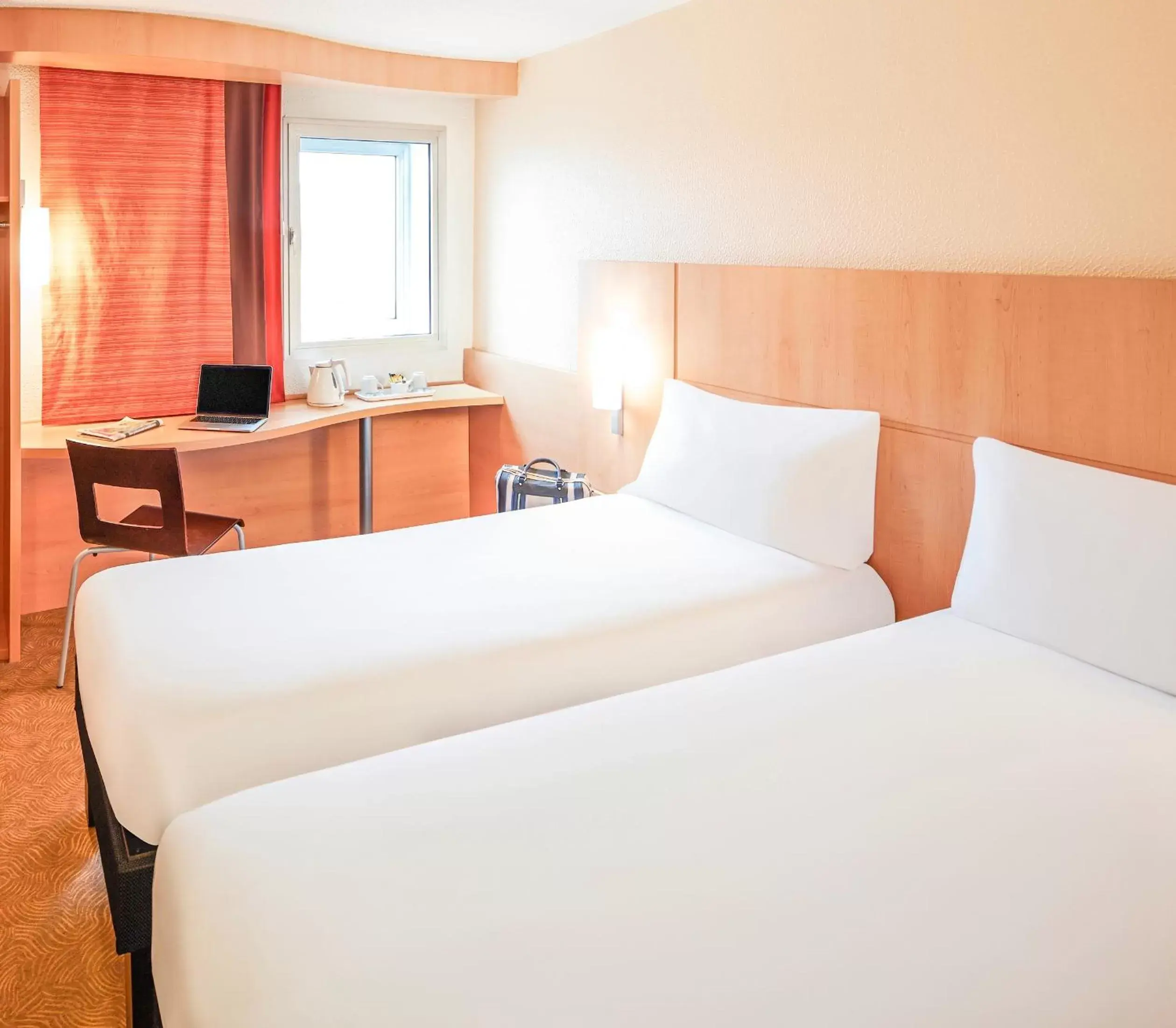 Bedroom, Bed in ibis London Heathrow Airport Bedroom, Bed in ibis London Heathrow Airport