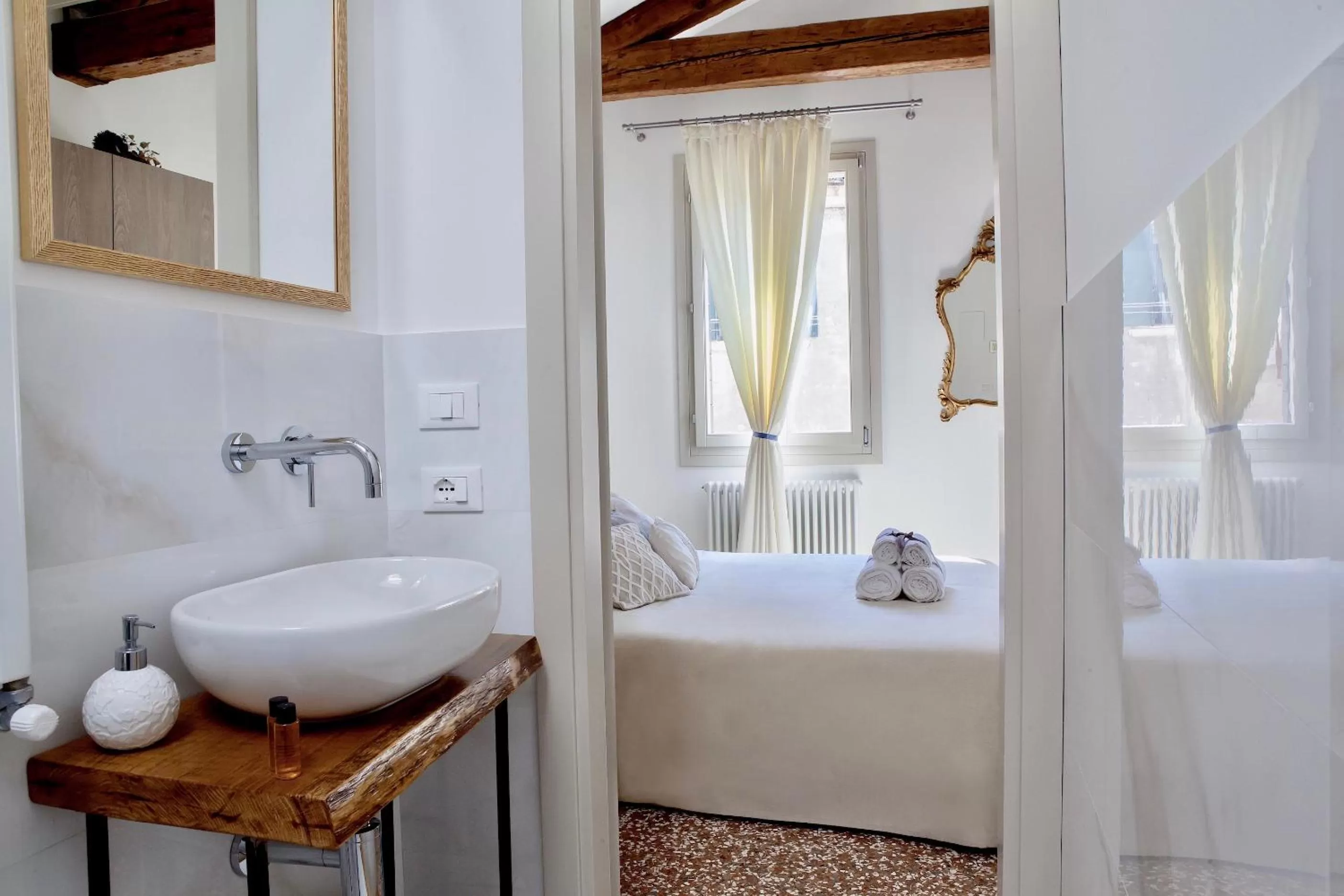 Bathroom, Bed in B&B Al Pozzo di Luce