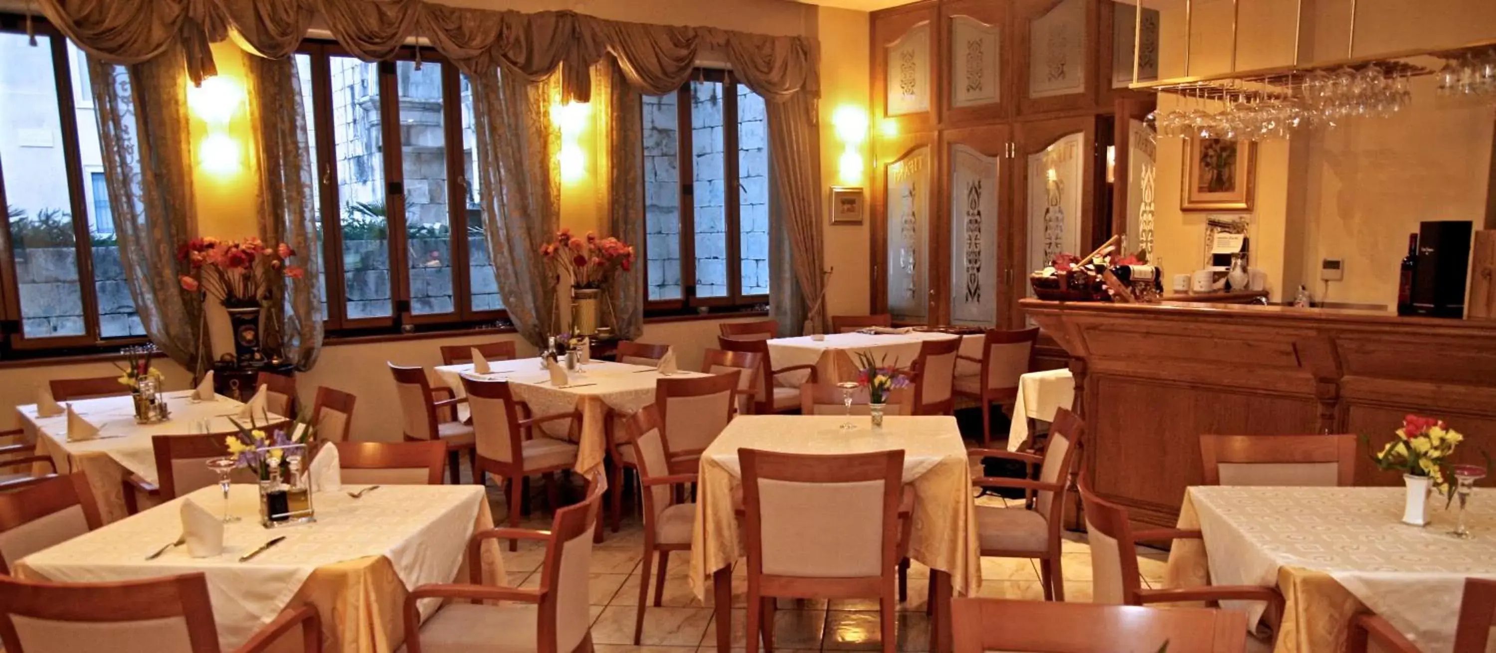 Restaurant/Places to Eat in Hotel Peristil