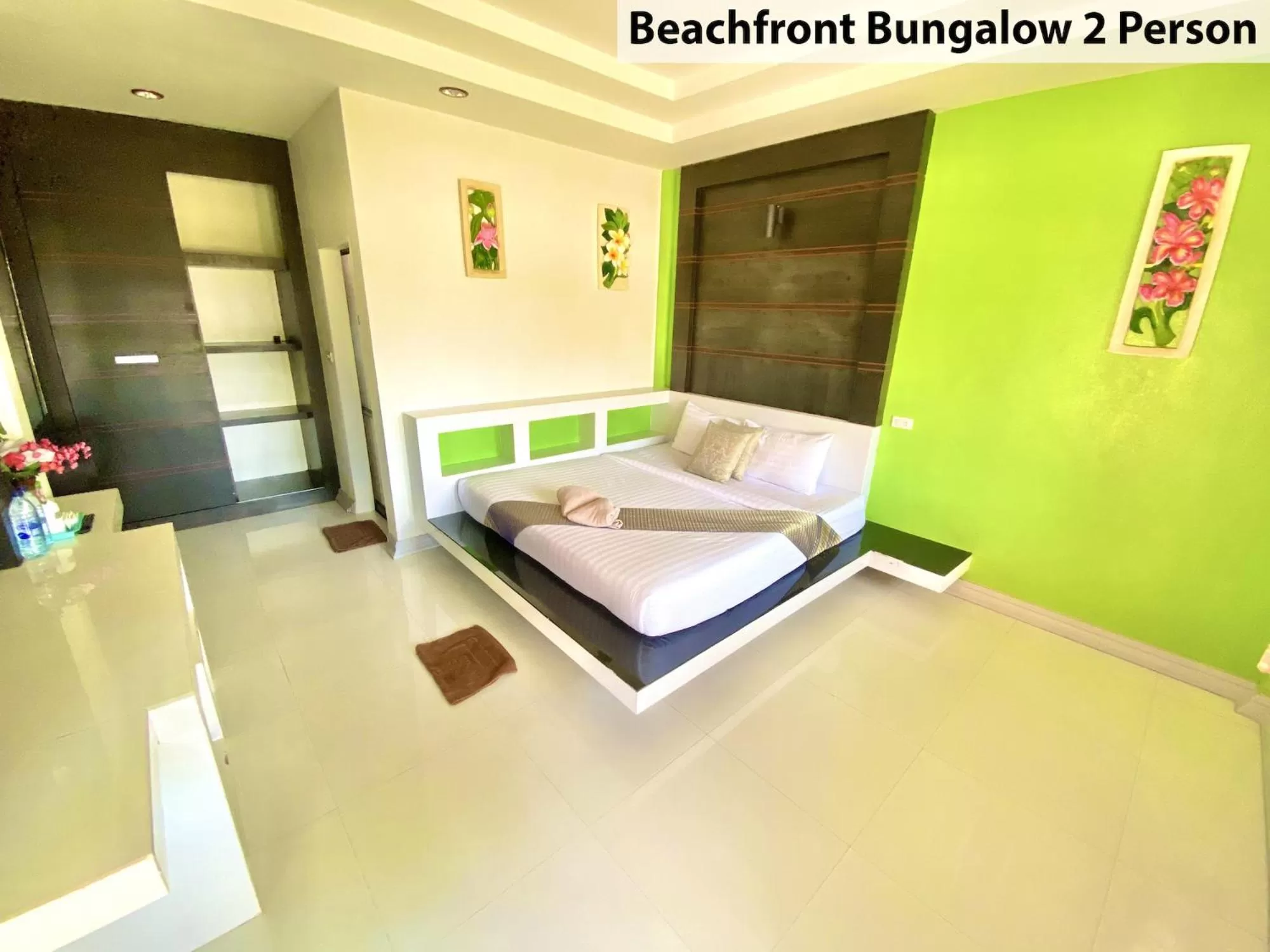 Photo of the whole room, Bed in Lanta Emerald Bungalow