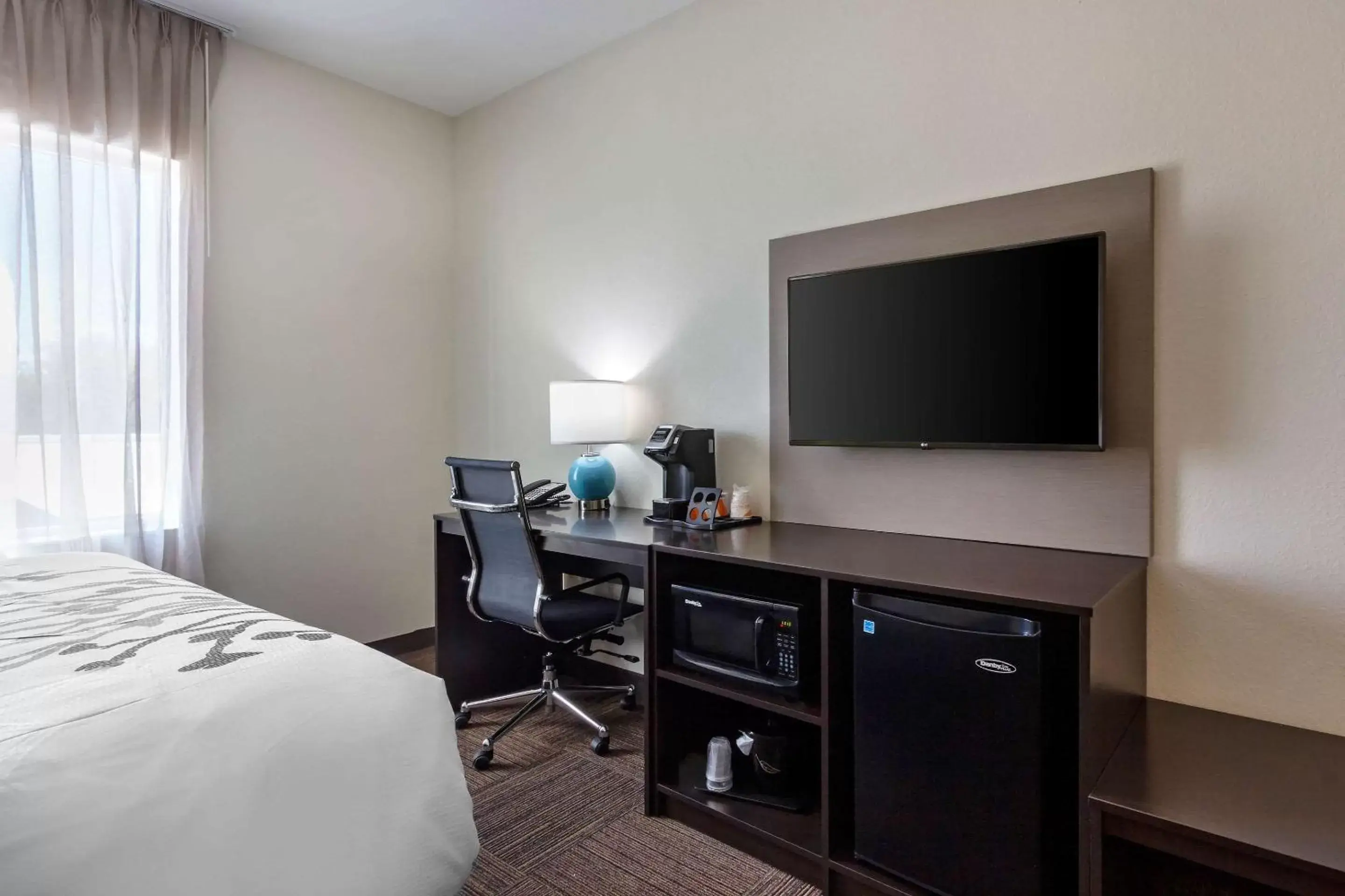 Photo of the whole room, TV/Entertainment Center in Sleep Inn & Suites Tampa South