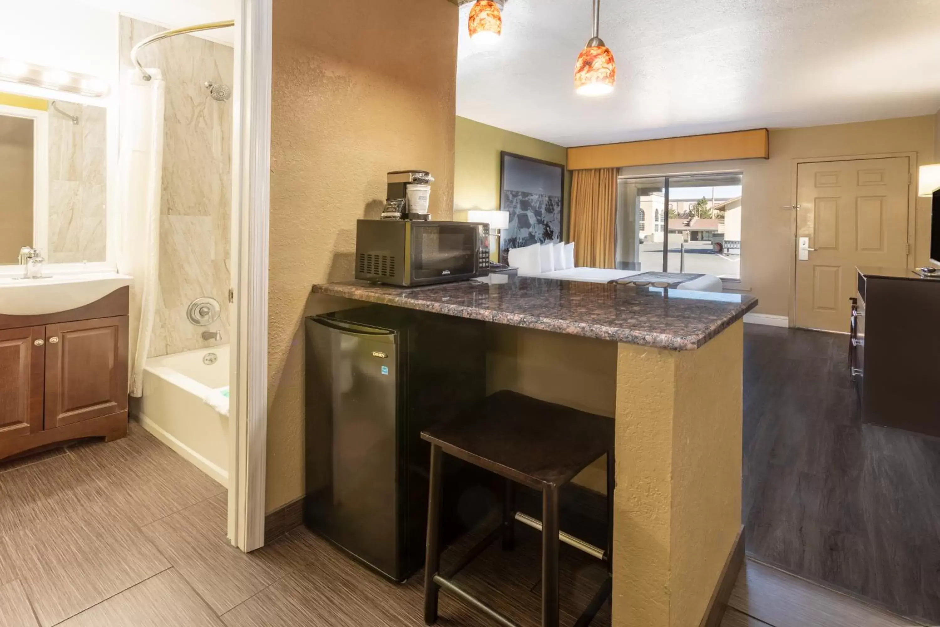 minibar, Kitchen/Kitchenette in Super 8 by Wyndham NAU/Downtown Conference Center