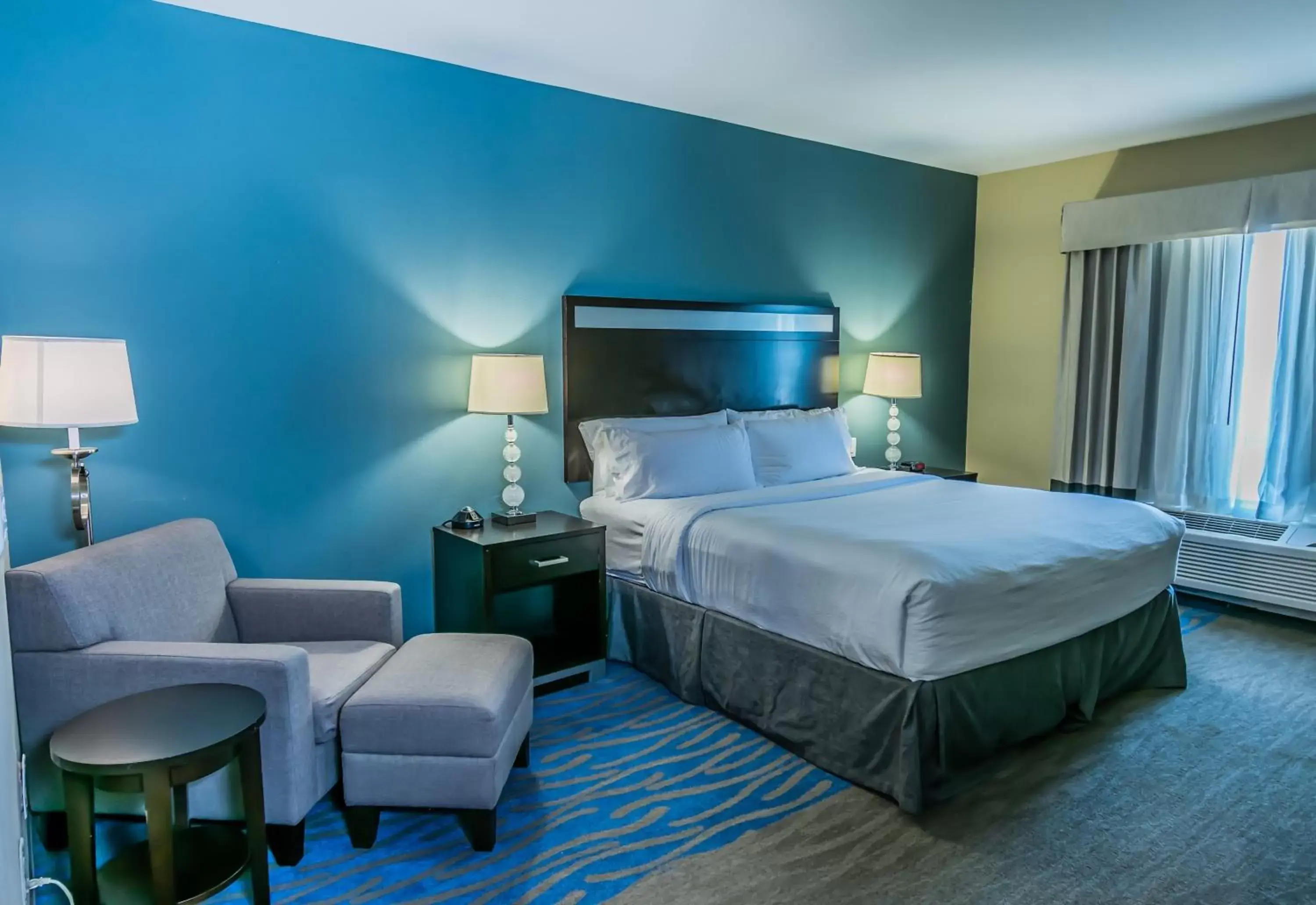 Photo of the whole room, Bed in Holiday Inn Houston-Webster, an IHG Hotel