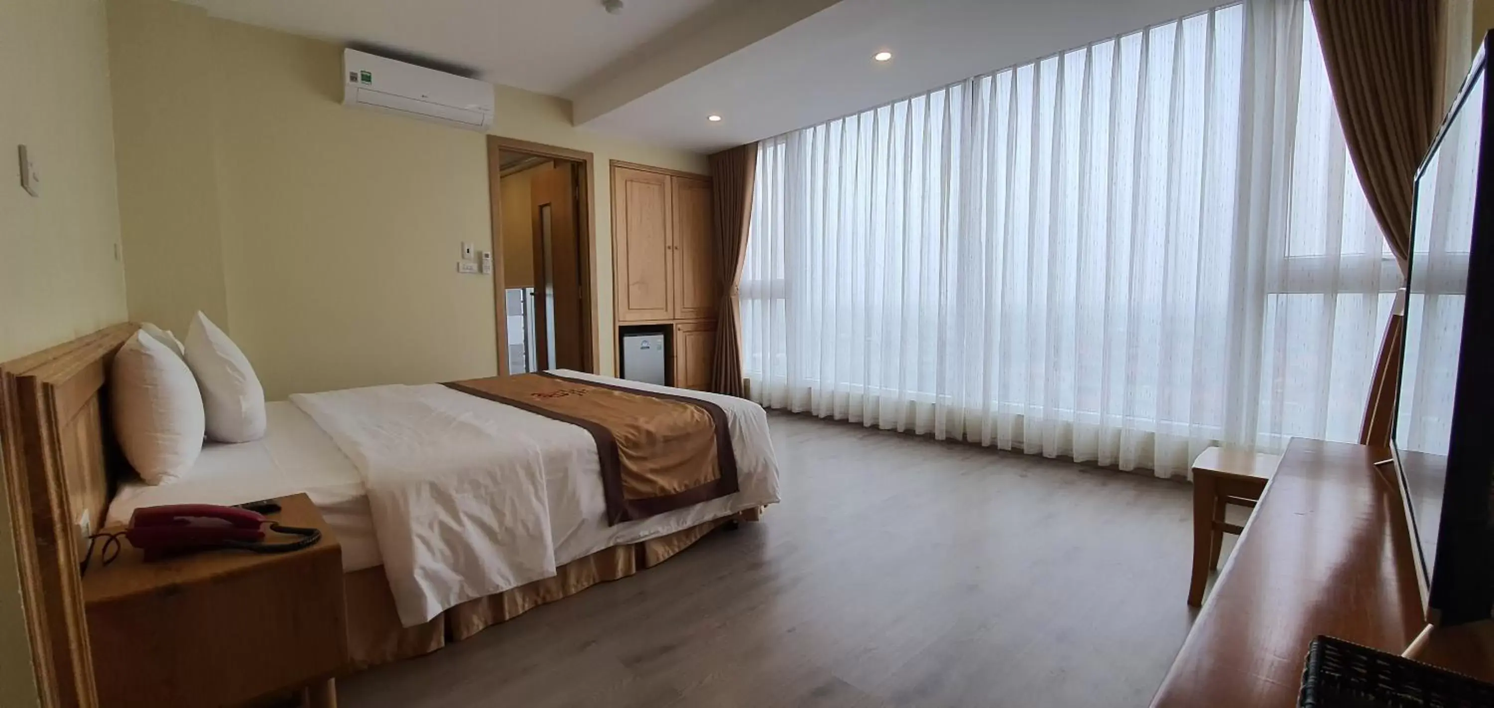 Deluxe Double Room in The Queen Hotel Ninh Binh