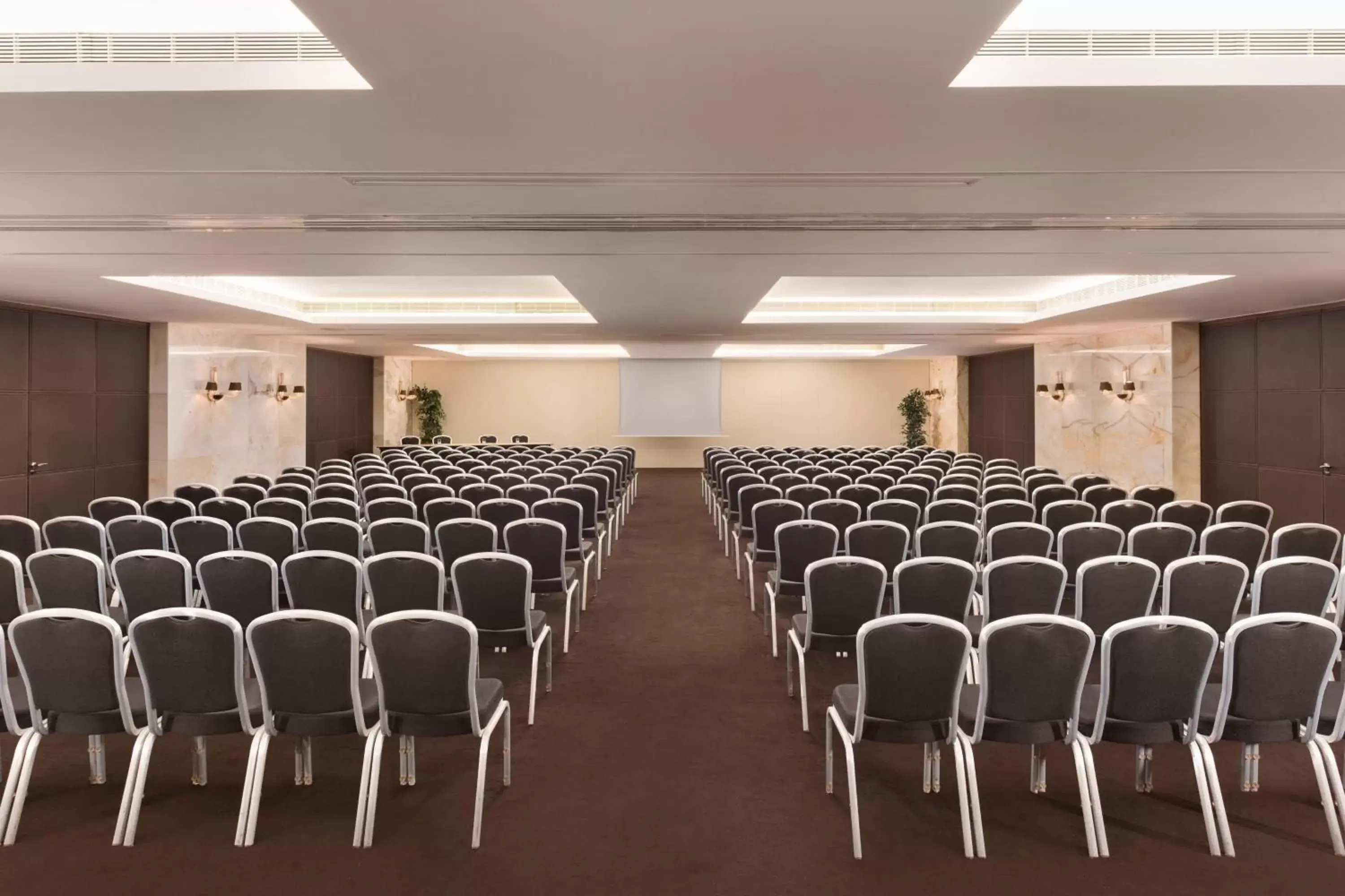 Meeting/conference room in Sheraton Lisboa Hotel & Spa