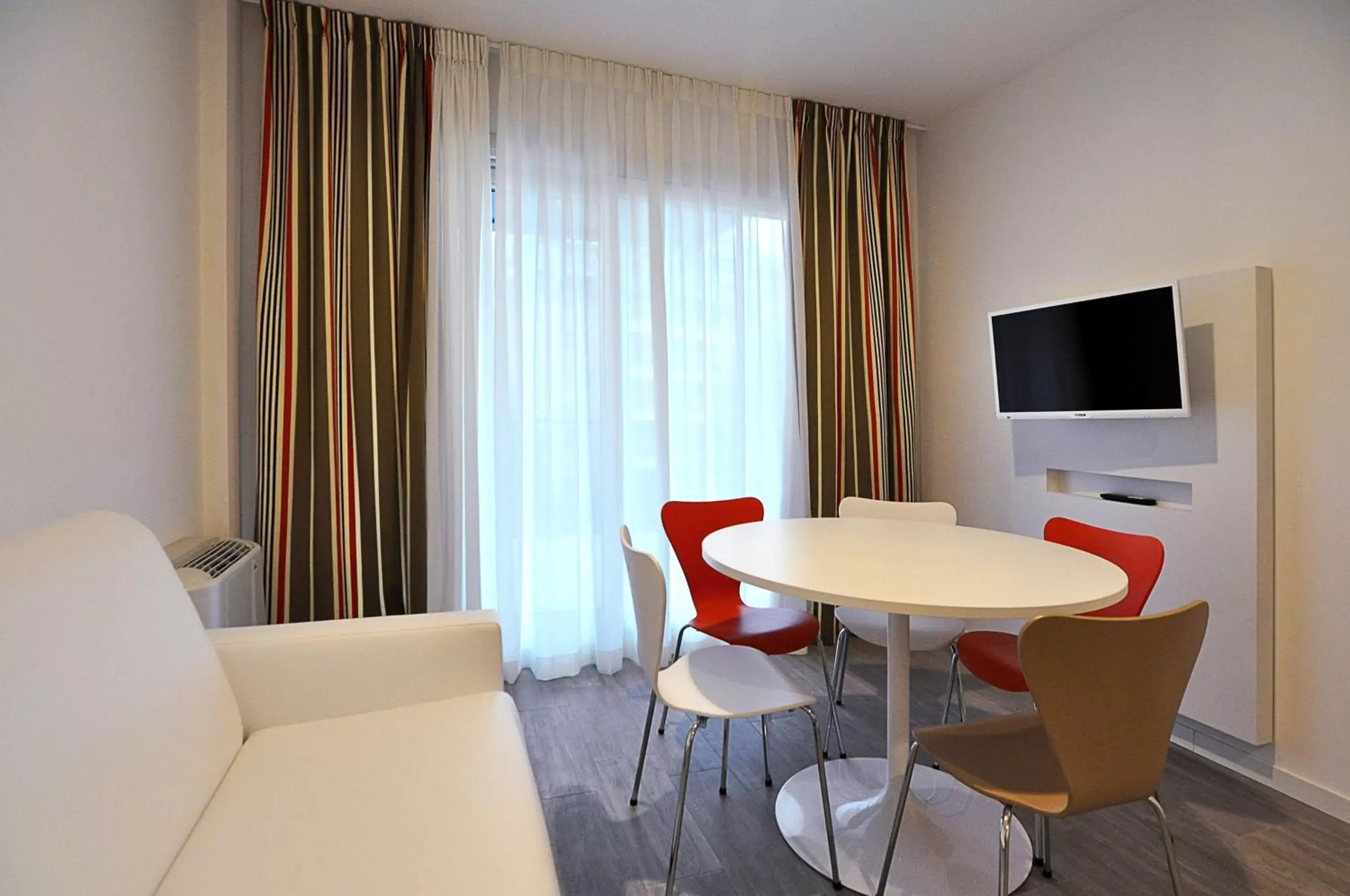 Living room, TV/Entertainment Center in BB Hotels Aparthotel Arcimboldi
