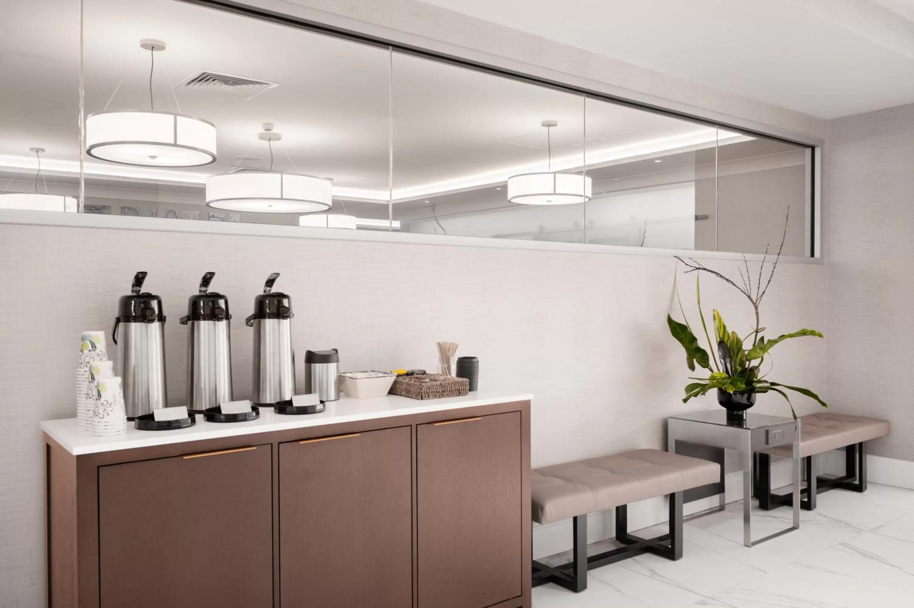 Property building in Crowne Plaza Albany - The Desmond Hotel