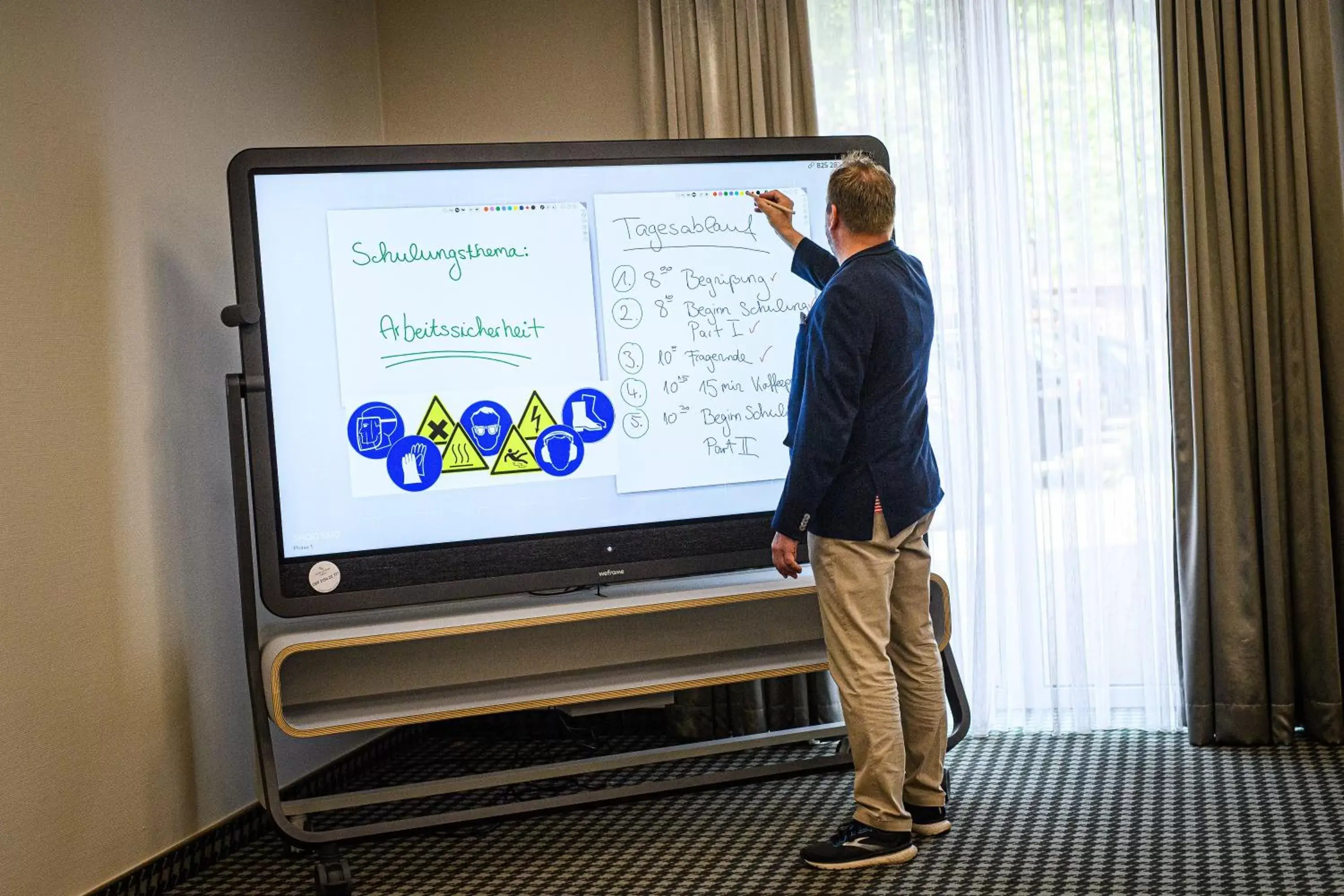 Meeting/conference room, TV/Entertainment Center in Holiday Inn Lübeck, an IHG Hotel