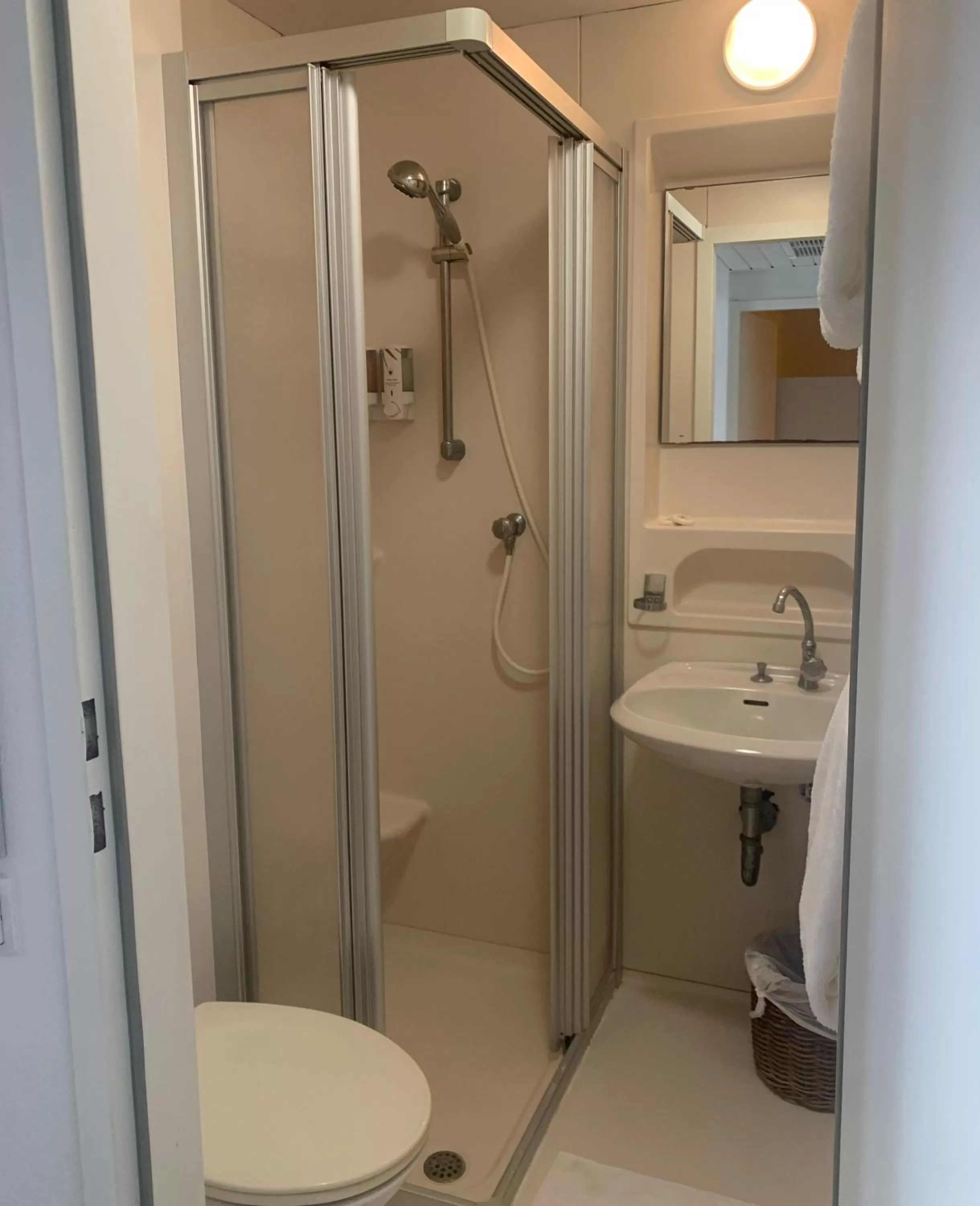 Bathroom in Montana Eco Resort Aruba