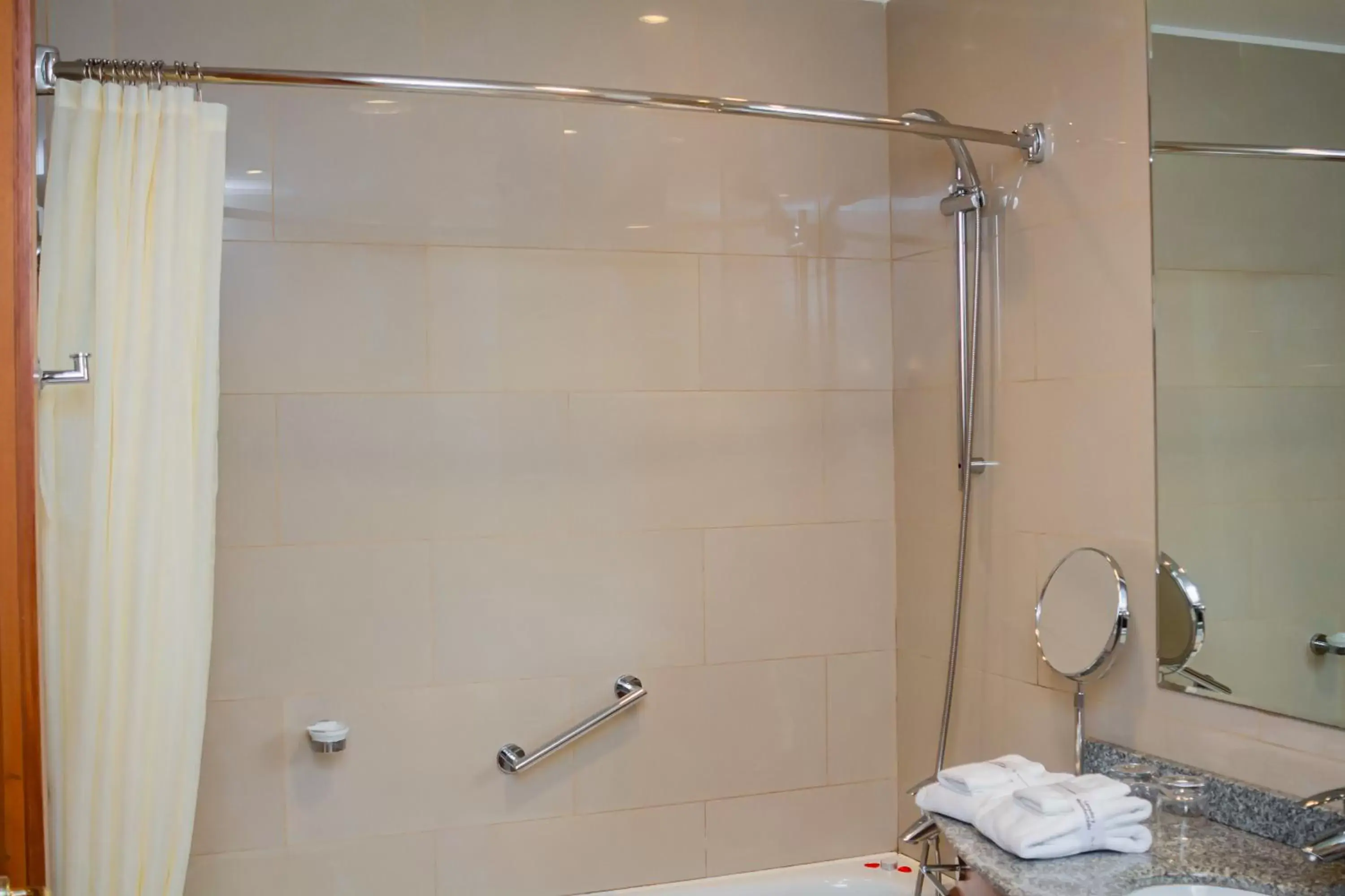 Shower, Bathroom in Sonesta Hotel Osorno